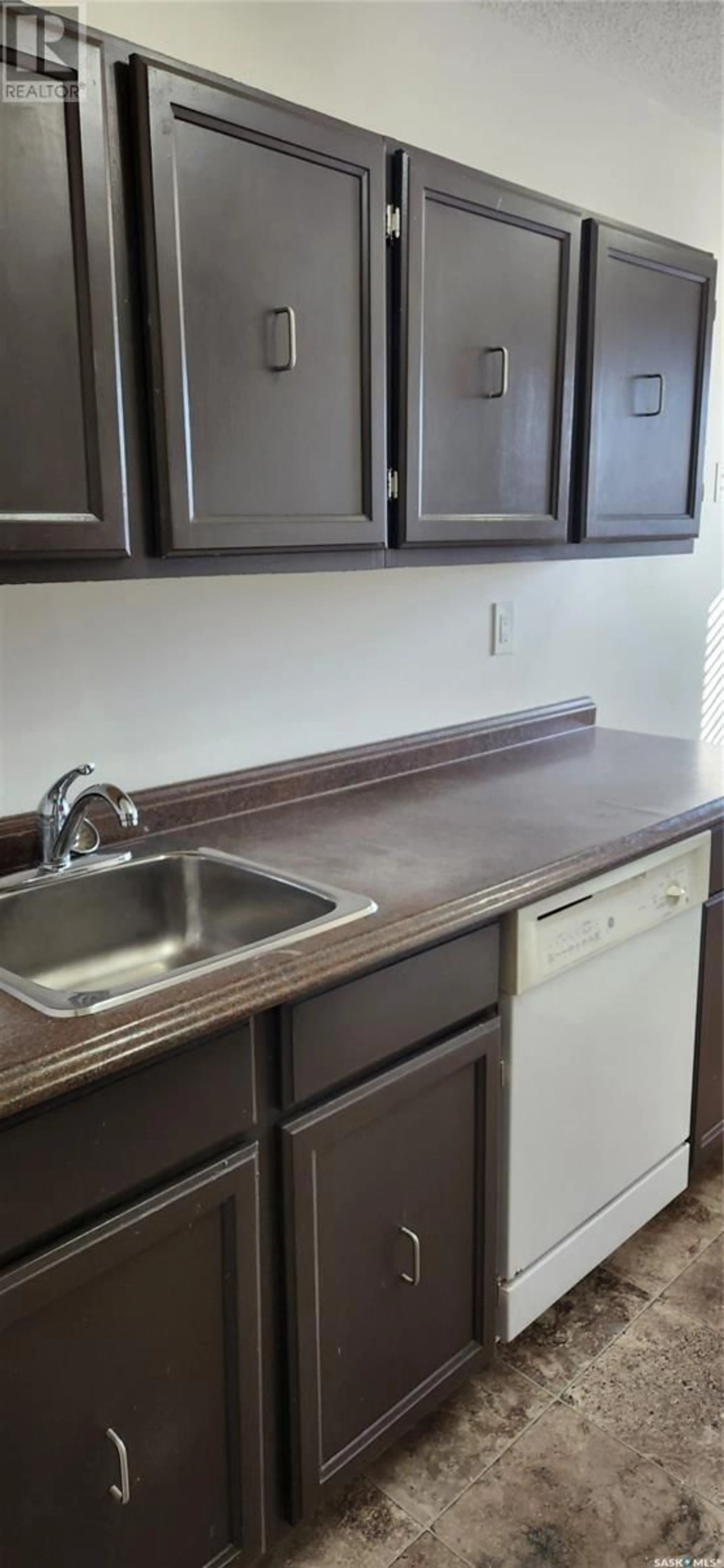 Standard kitchen, unknown for 207B - 1350 GORDON ROAD, Moose Jaw Saskatchewan S6H7R9