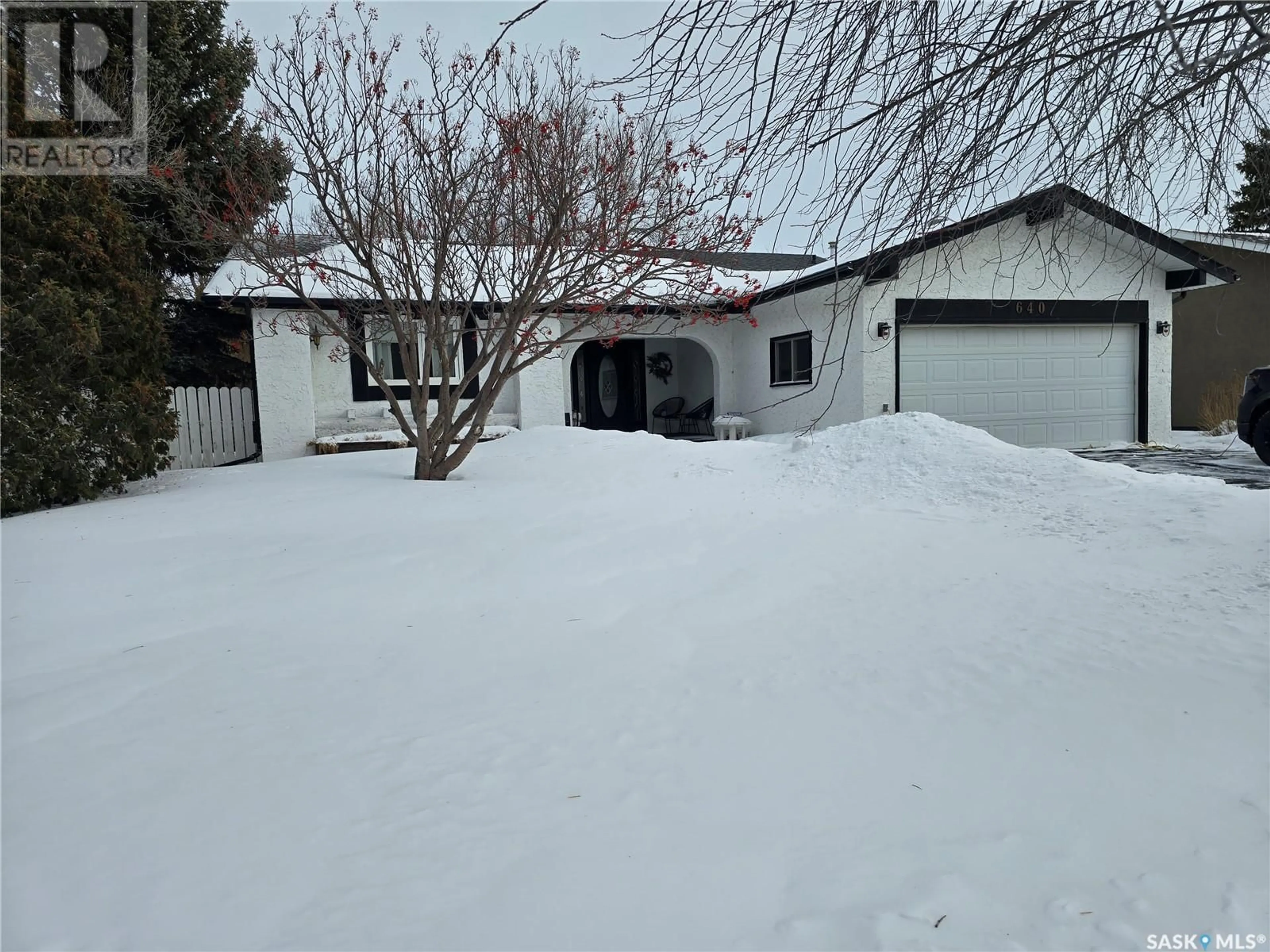 A pic from outside/outdoor area/front of a property/back of a property/a pic from drone, street for 640 DUNCAN DRIVE, Weyburn Saskatchewan S4H2R3