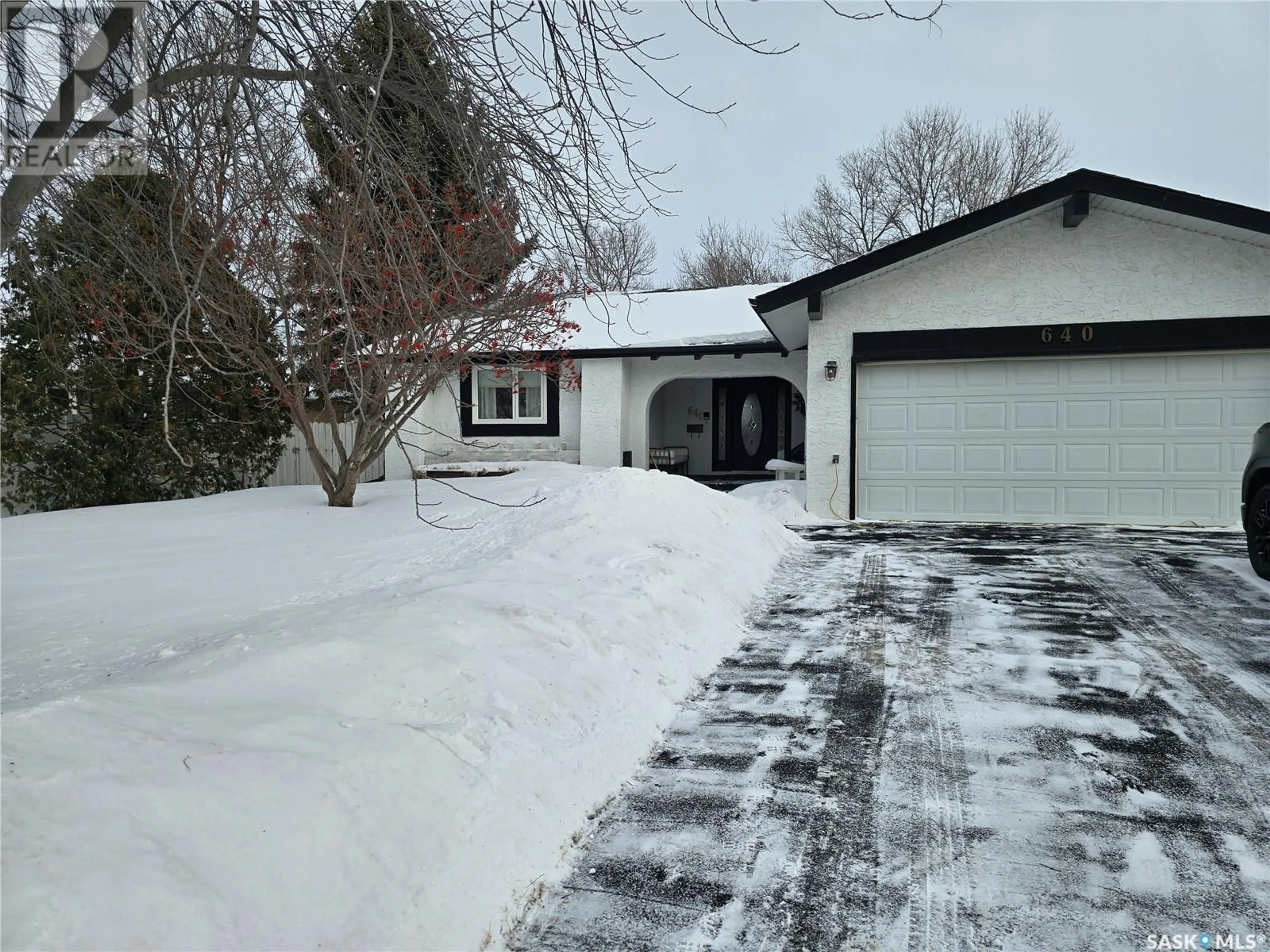 A pic from outside/outdoor area/front of a property/back of a property/a pic from drone, street for 640 DUNCAN DRIVE, Weyburn Saskatchewan S4H2R3