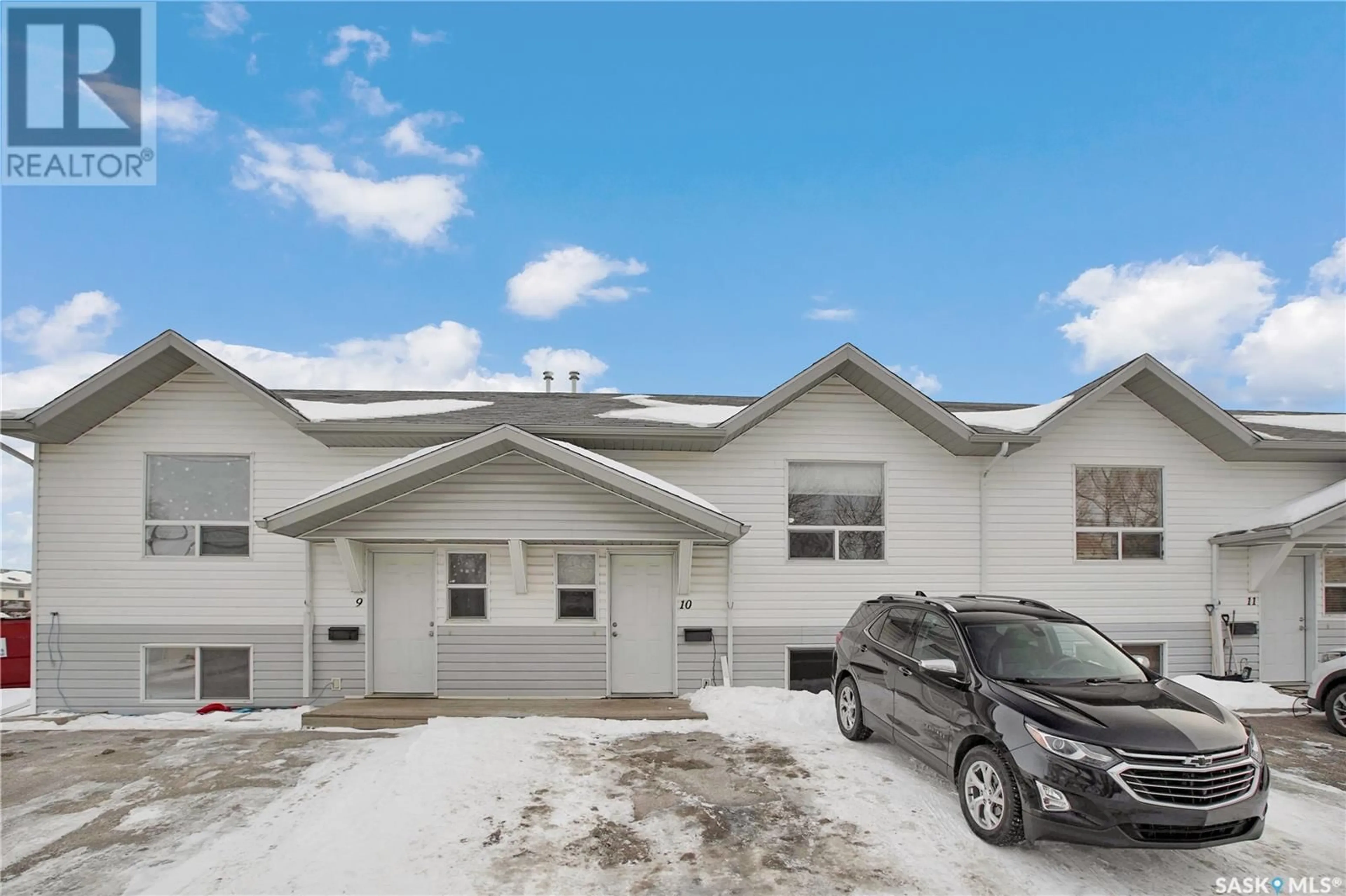 Home with vinyl exterior material, street for 10 132 Hiebert CRESCENT, Martensville Saskatchewan S0K2T2