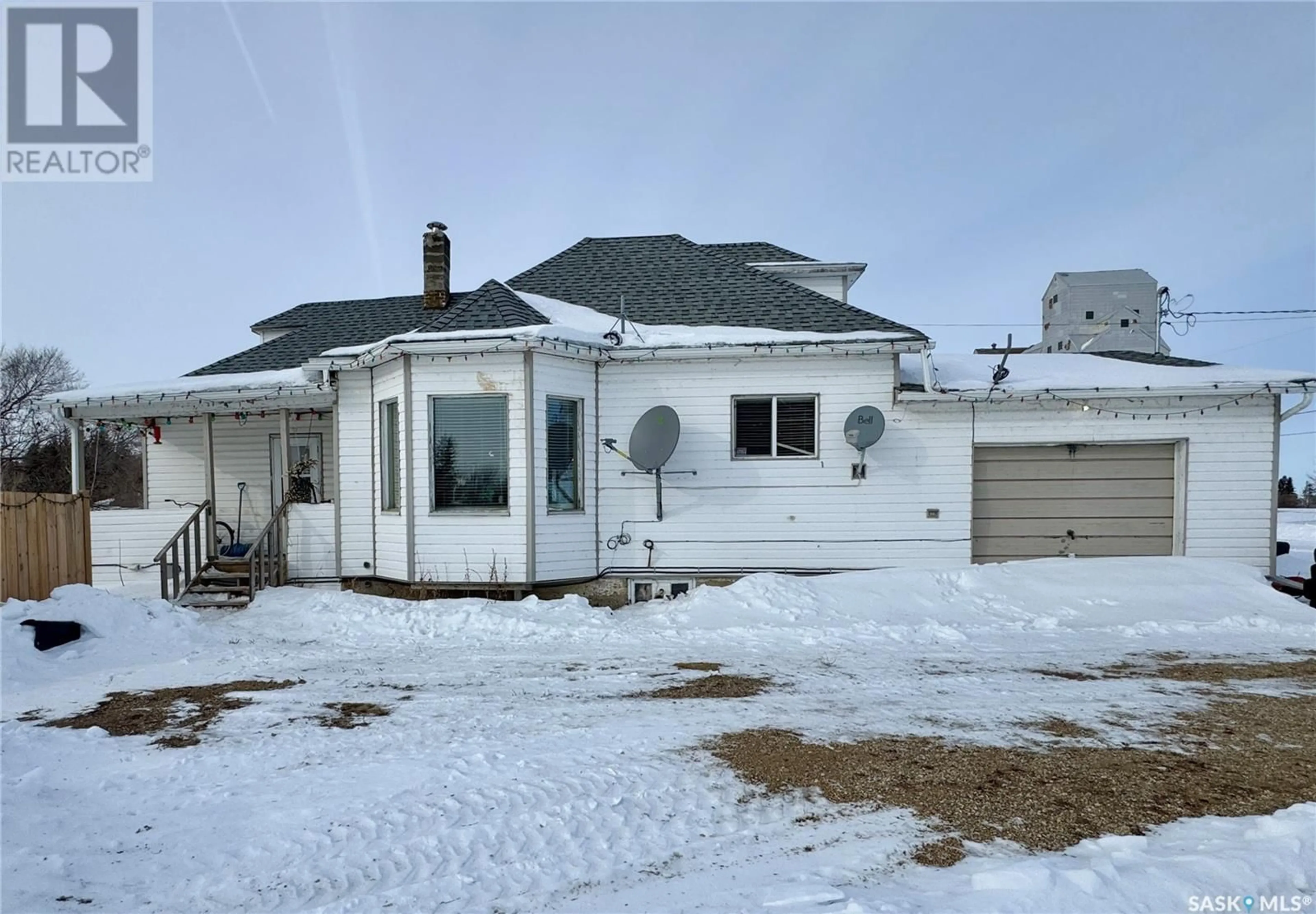 A pic from outside/outdoor area/front of a property/back of a property/a pic from drone, street for 6 Railway AVENUE S, Macnutt Saskatchewan S0A2K0