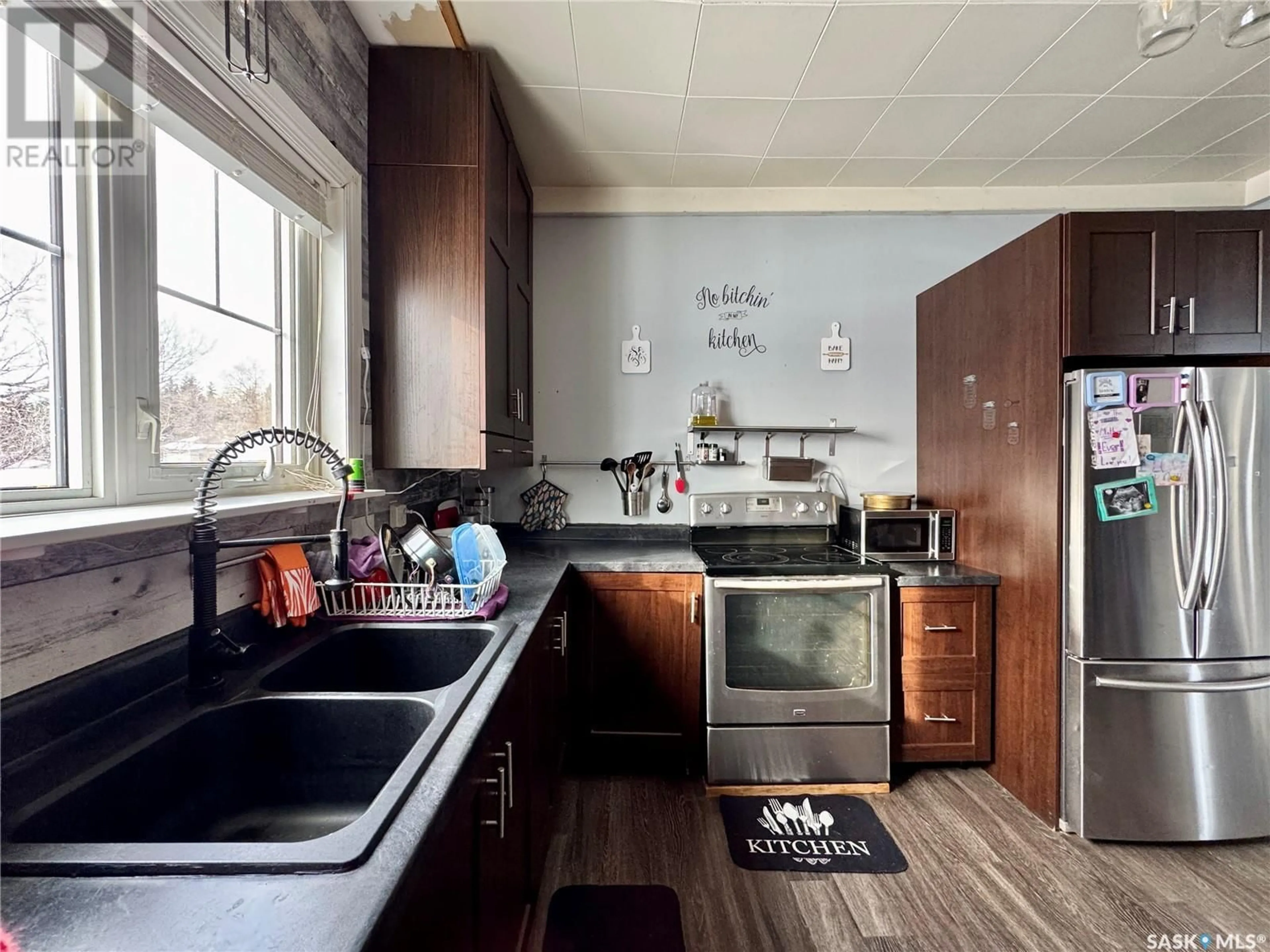 Contemporary kitchen, unknown for 6 Railway AVENUE S, Macnutt Saskatchewan S0A2K0