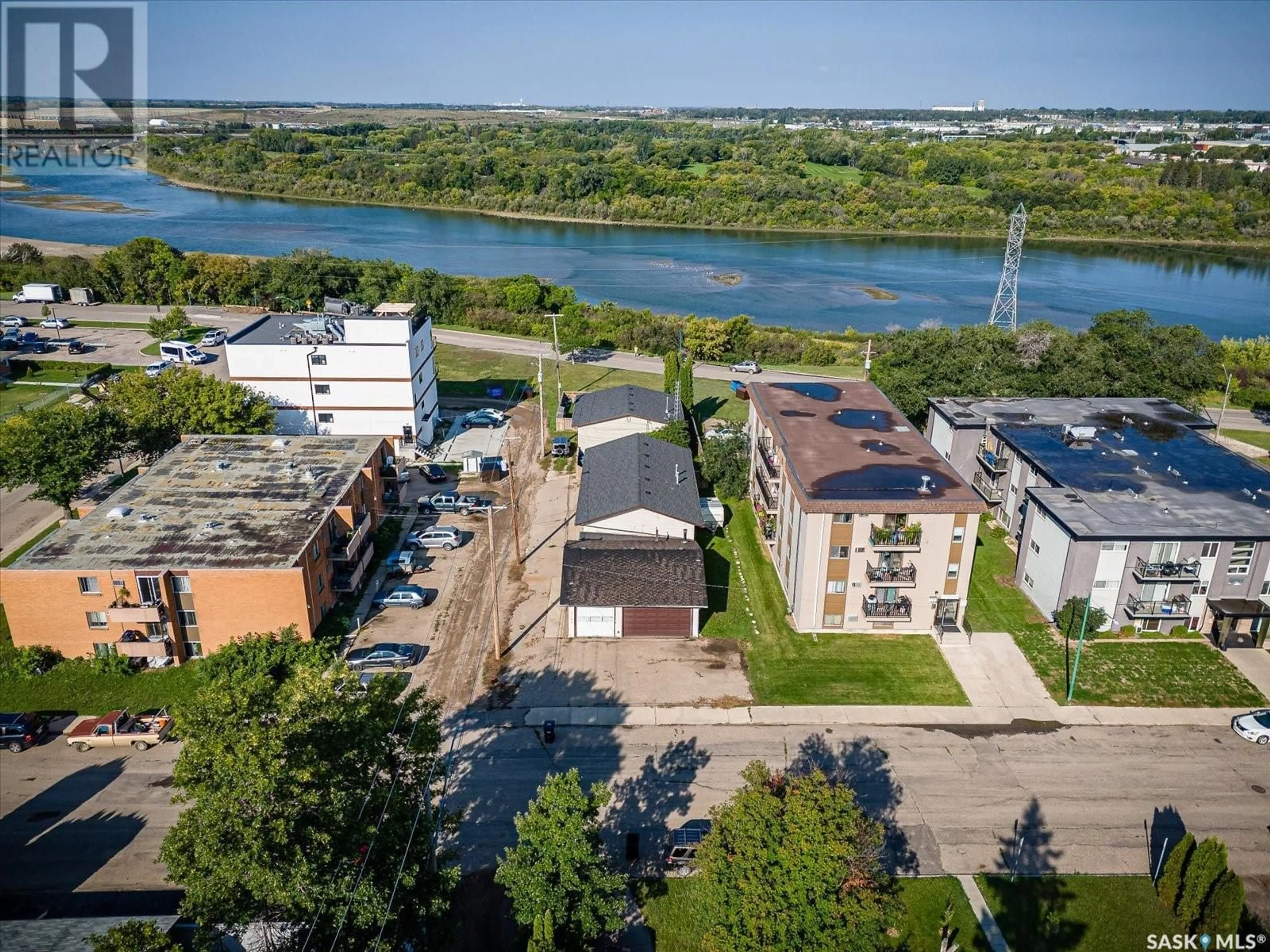 A pic from outside/outdoor area/front of a property/back of a property/a pic from drone, unknown for 2126 Ste Cecilia AVENUE, Saskatoon Saskatchewan S7M0P2