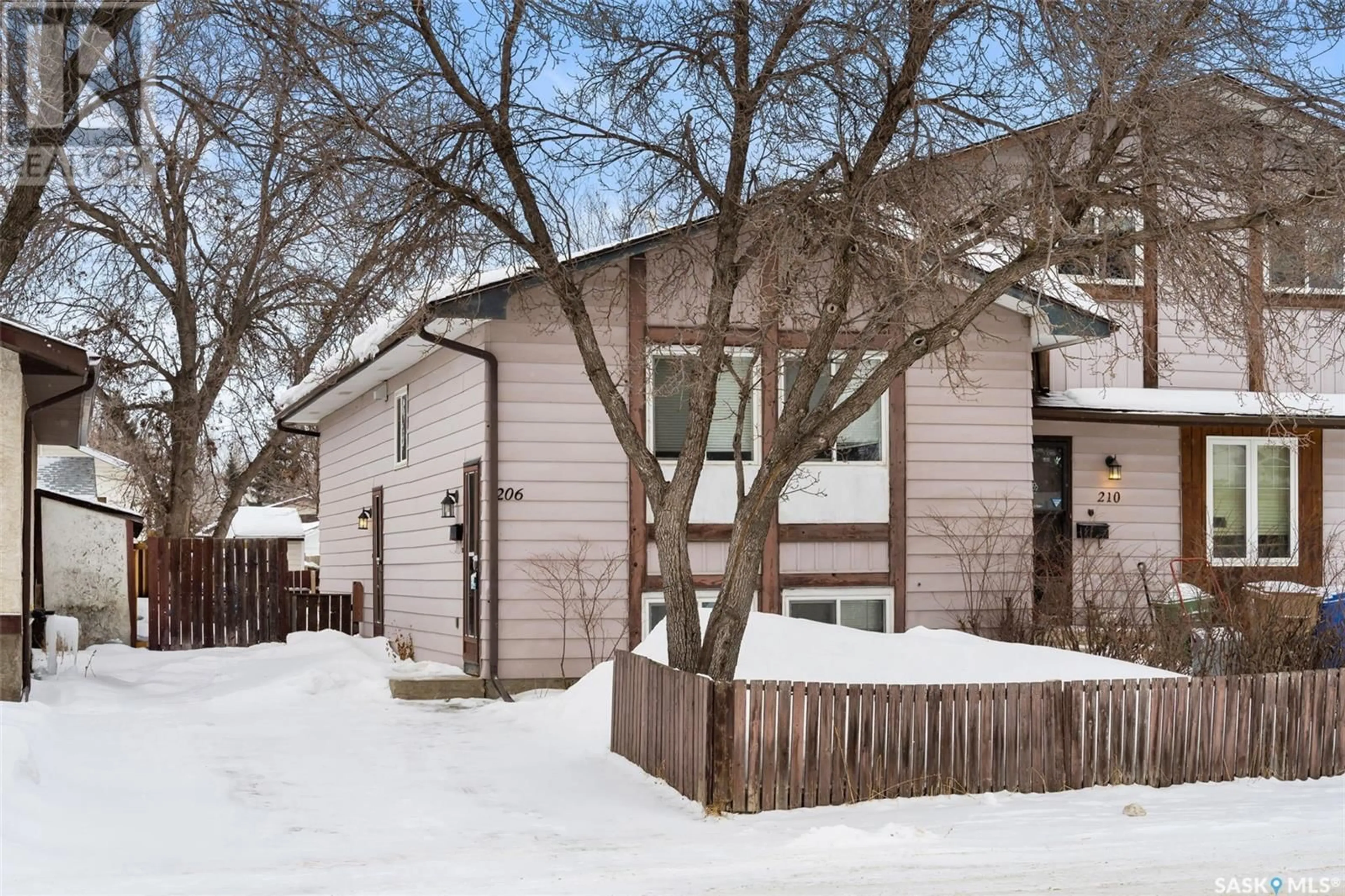 Unknown for 206 Thomson AVENUE, Regina Saskatchewan S4N5L4