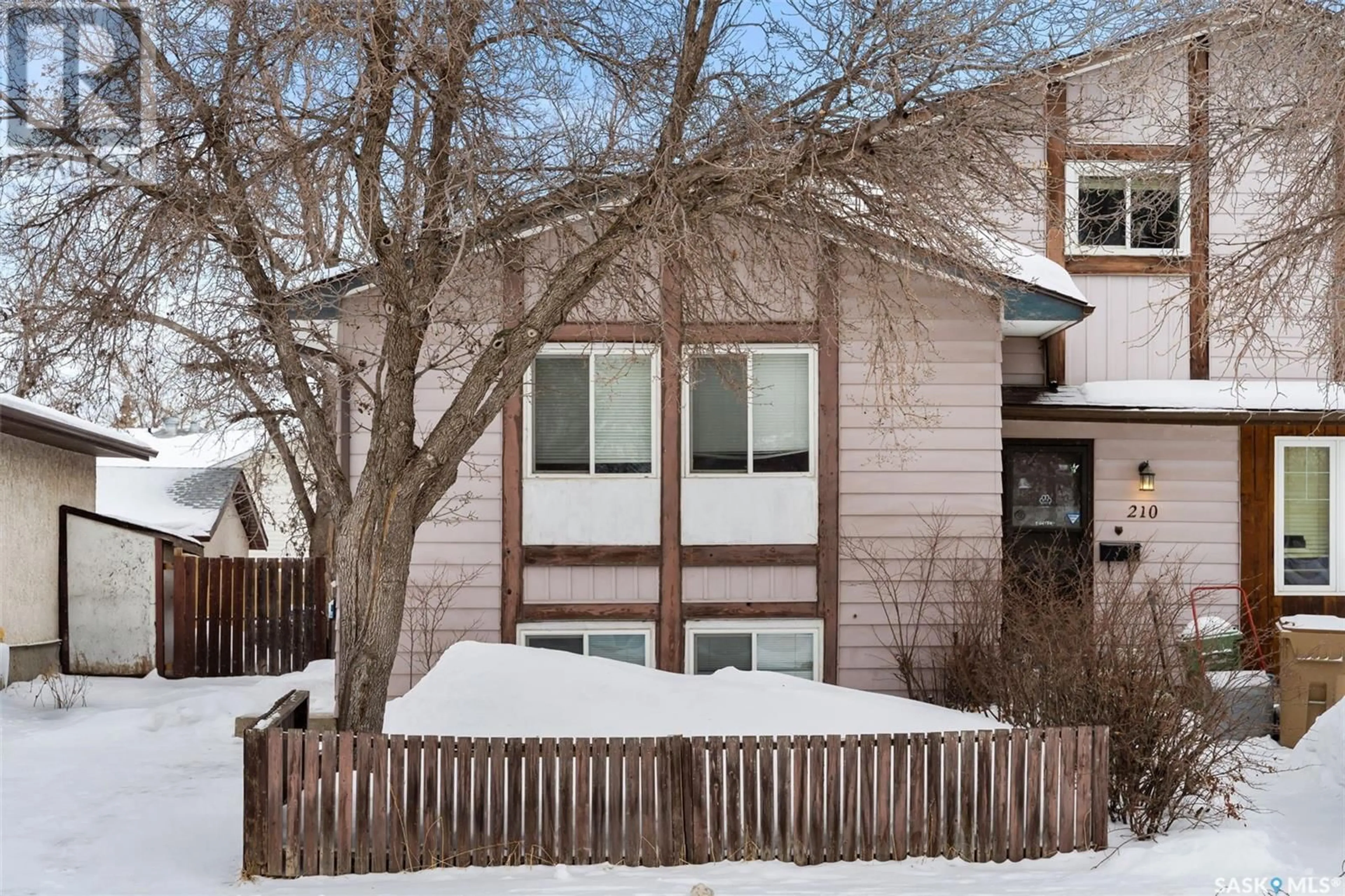 Unknown for 206 Thomson AVENUE, Regina Saskatchewan S4N5L4