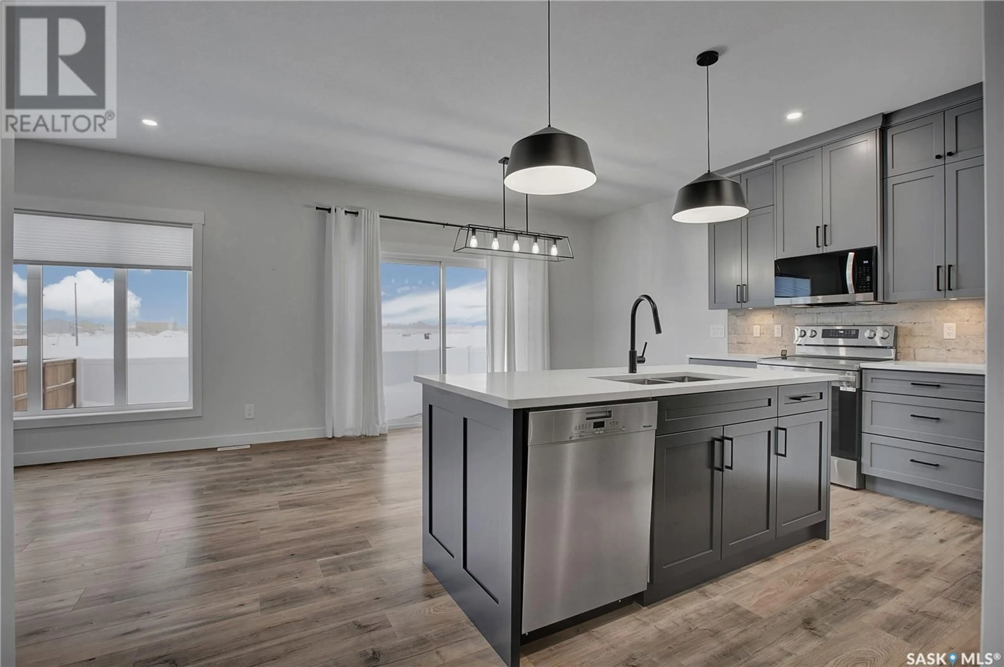 Open concept kitchen, unknown for 370 Chelsom MANOR, Saskatoon Saskatchewan S7V1R2