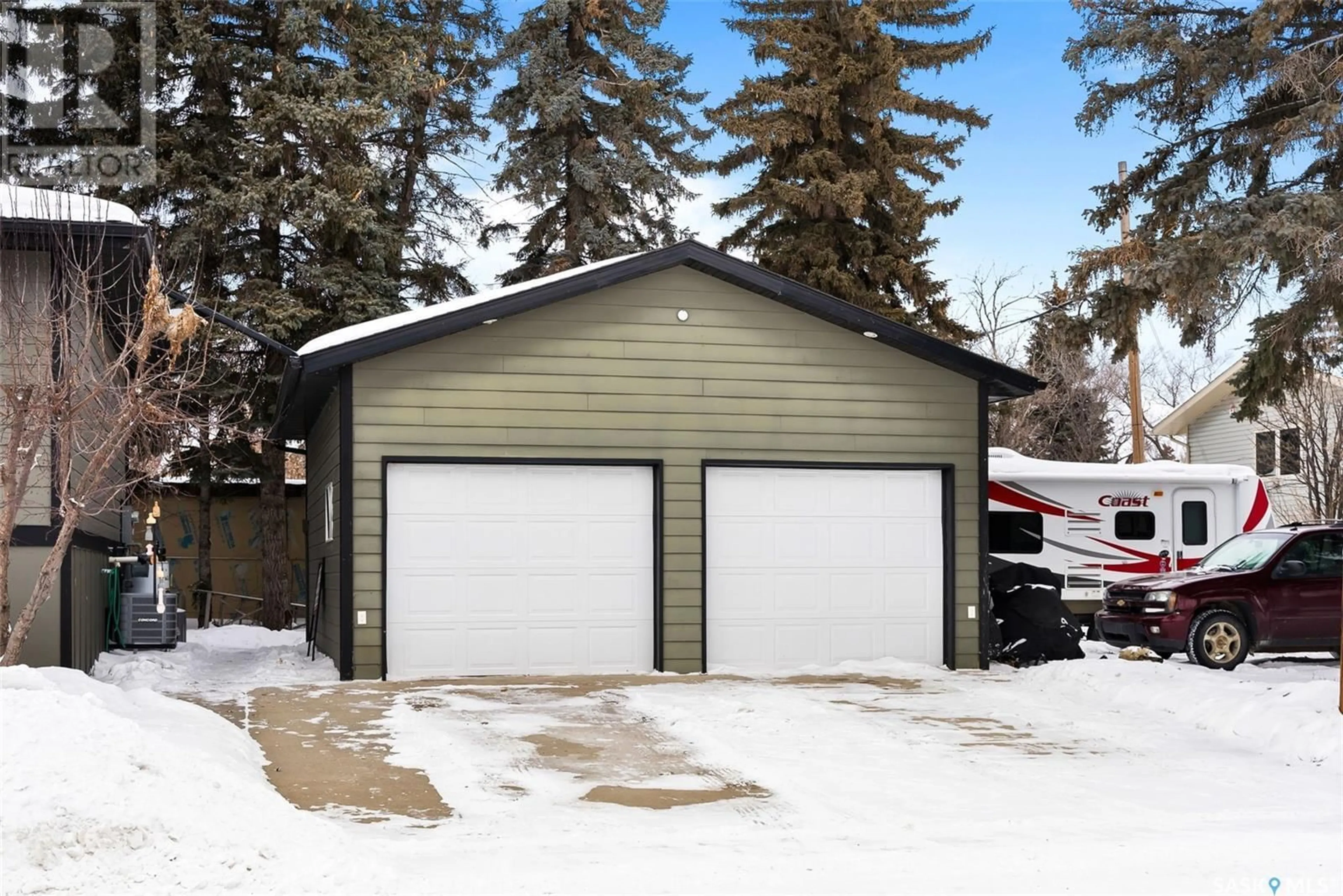 Indoor garage for 301 Bell STREET, Indian Head Saskatchewan S0G2K0