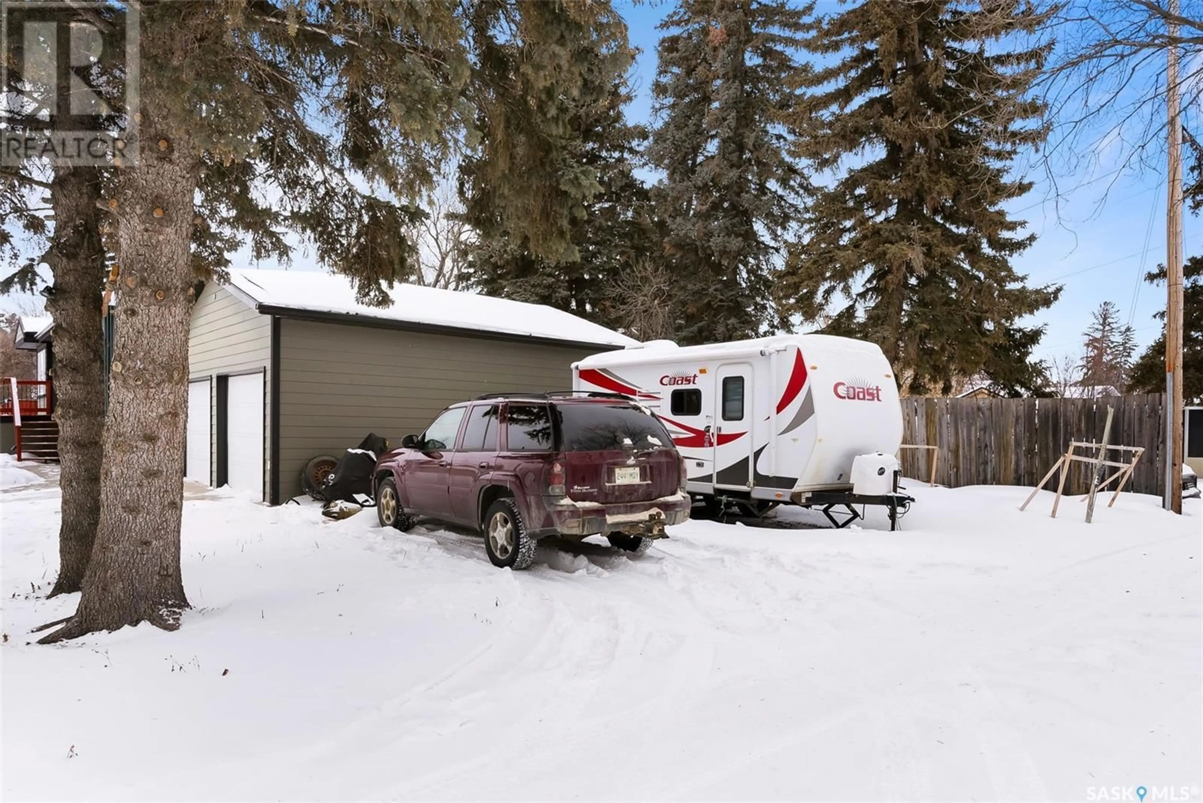 Indoor garage for 301 Bell STREET, Indian Head Saskatchewan S0G2K0