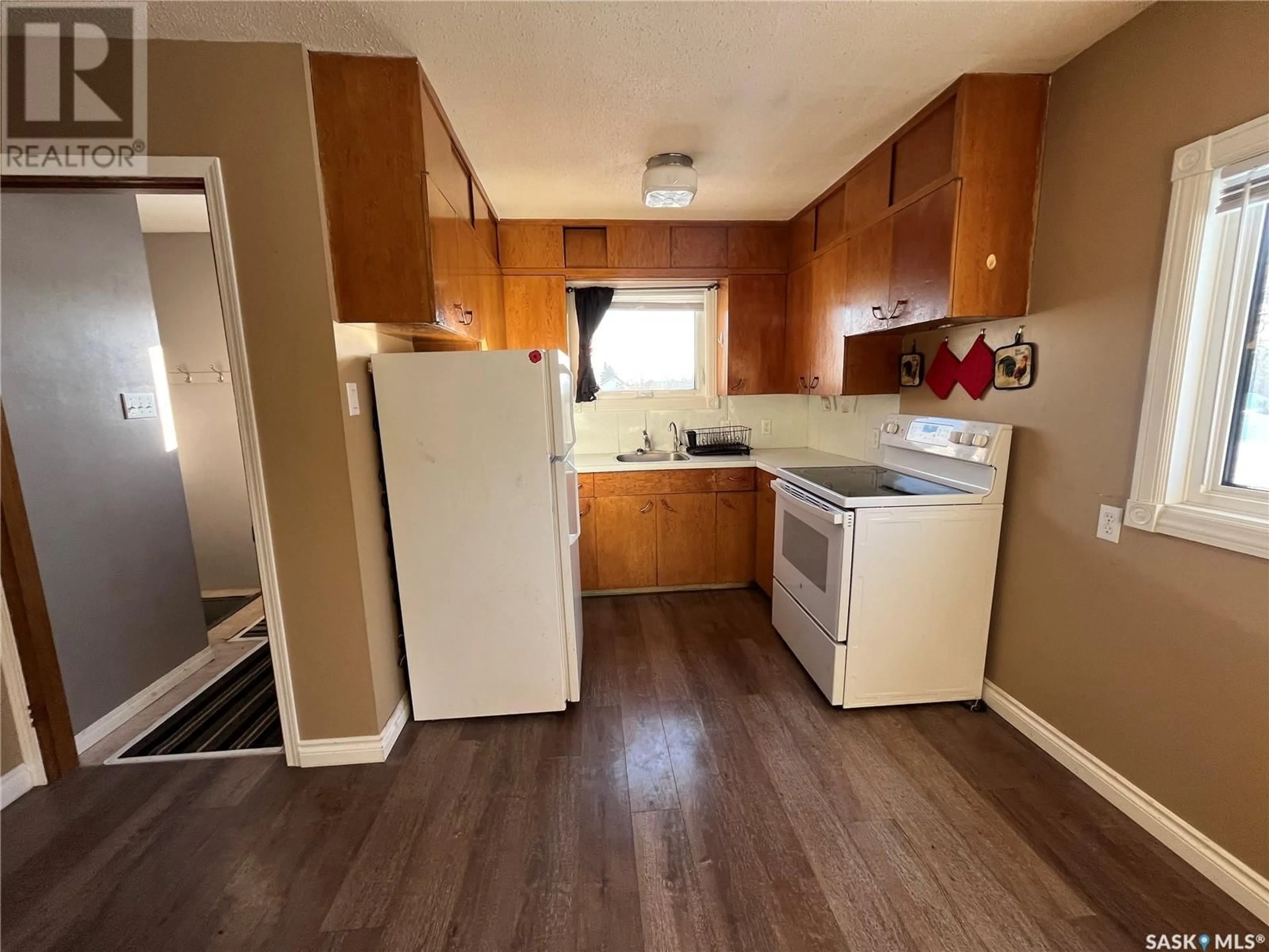 Standard kitchen, unknown for 514 SUSSEX AVENUE, Esterhazy Saskatchewan S0A0X0