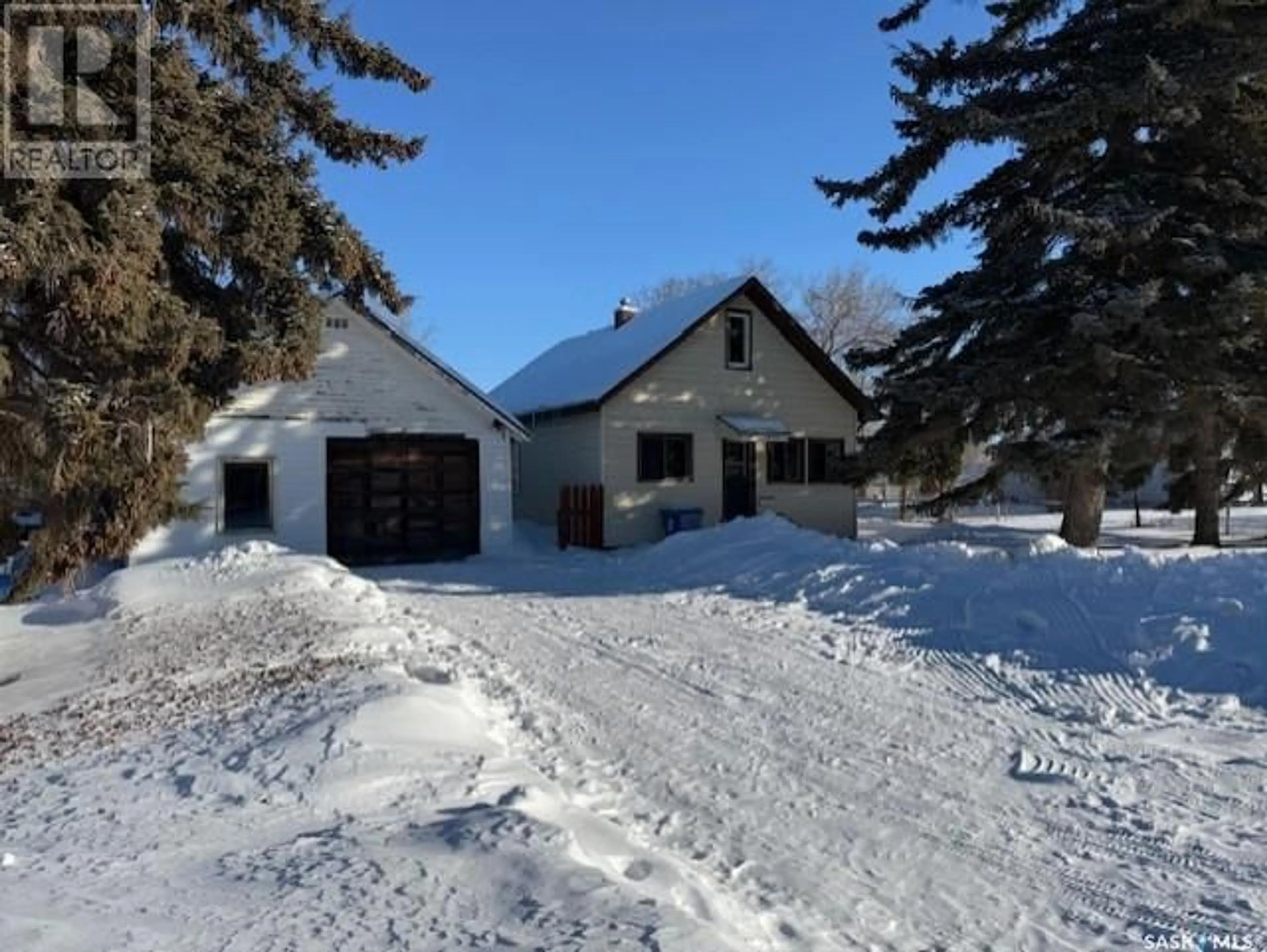 A pic from outside/outdoor area/front of a property/back of a property/a pic from drone, street for 408 2nd AVENUE W, Melville Saskatchewan S0A2P0