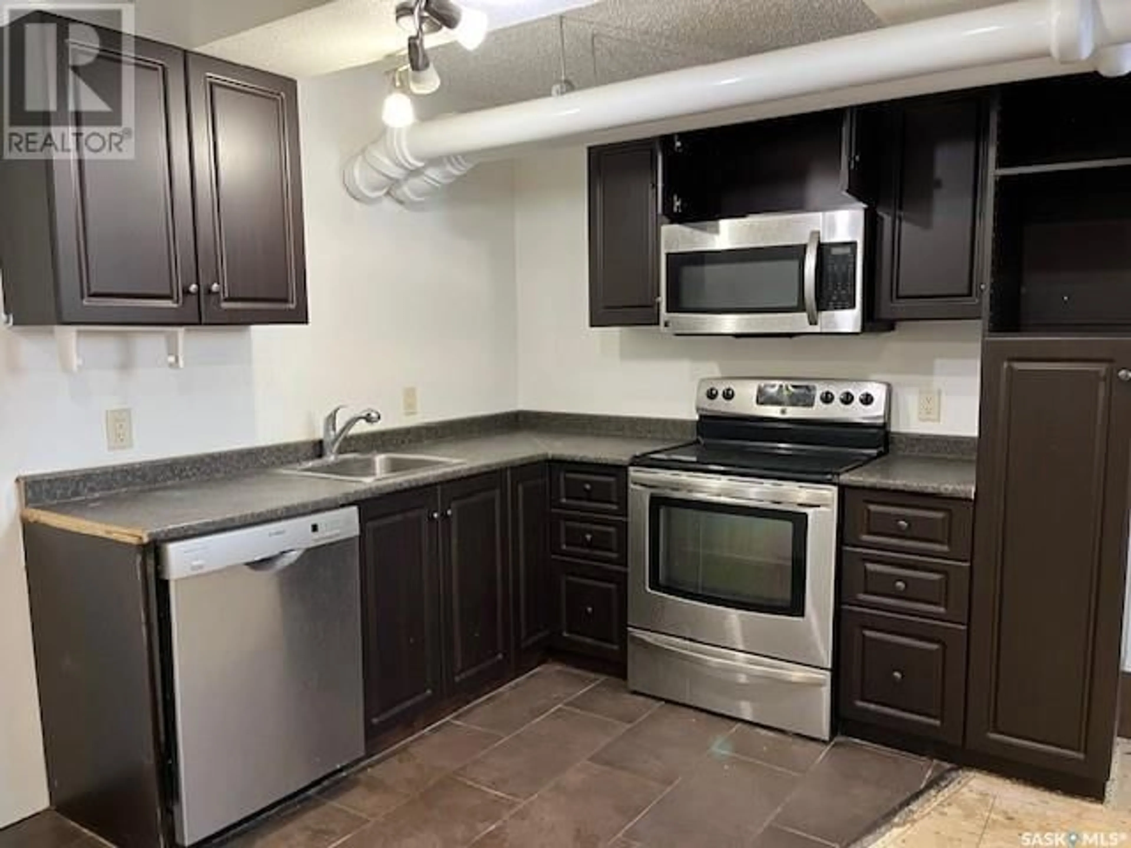 Standard kitchen, unknown for 28 2206 Cornwall STREET, Regina Saskatchewan S4P2K9