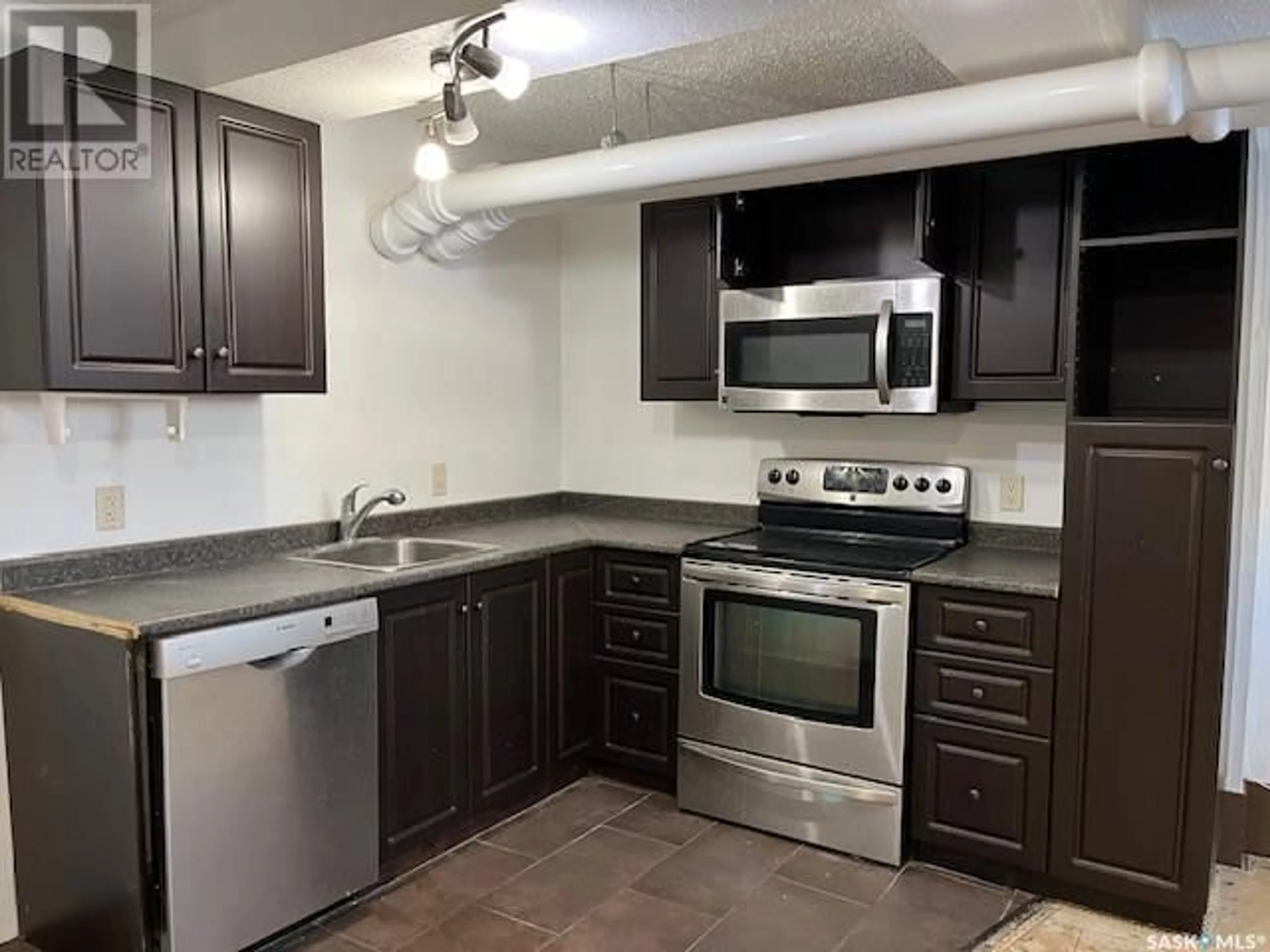 Standard kitchen, unknown for 28 2206 Cornwall STREET, Regina Saskatchewan S4P2K9