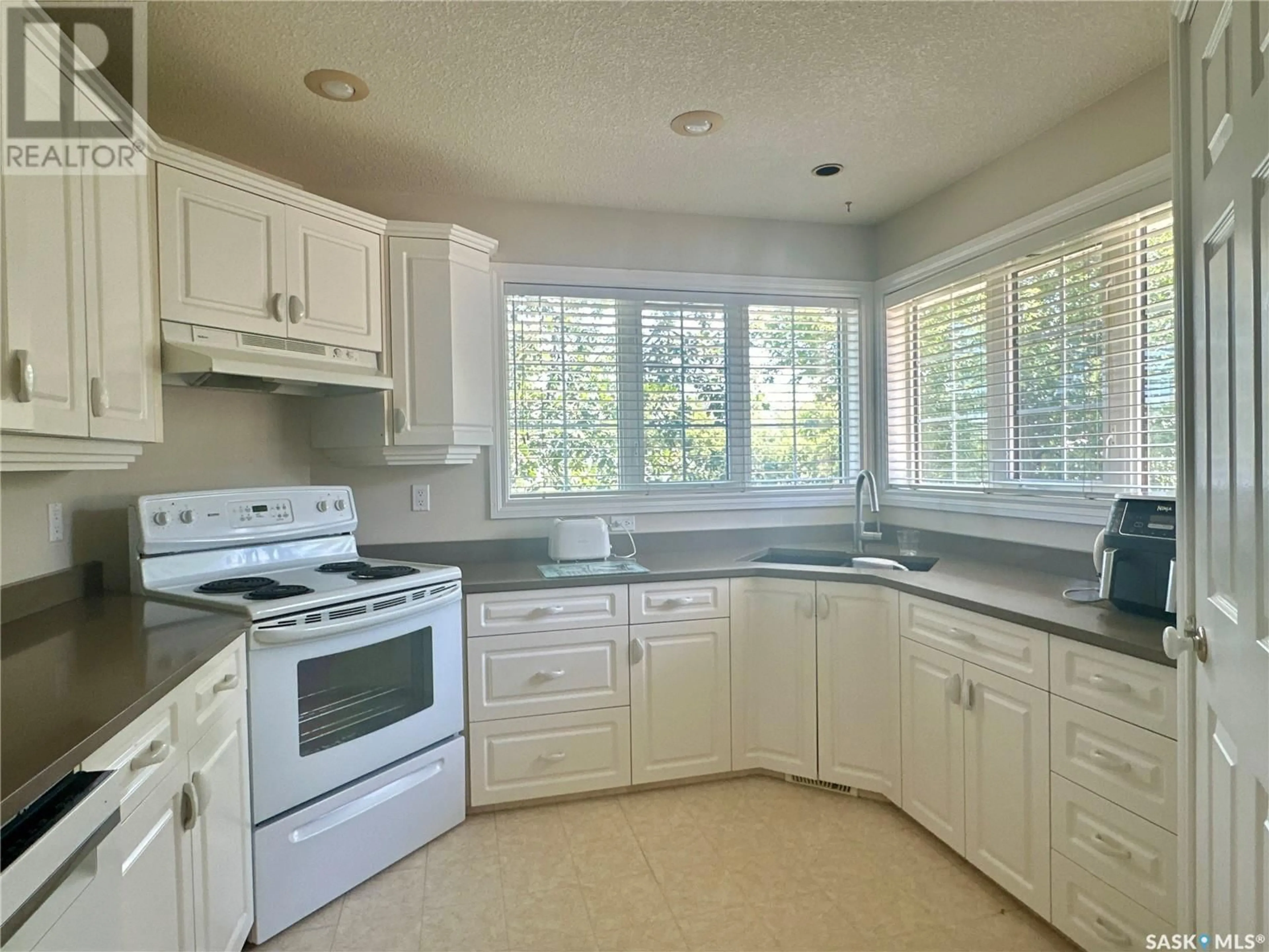 Standard kitchen, ceramic/tile floor for 100 Centre STREET, Regina Beach Saskatchewan S0G4C0