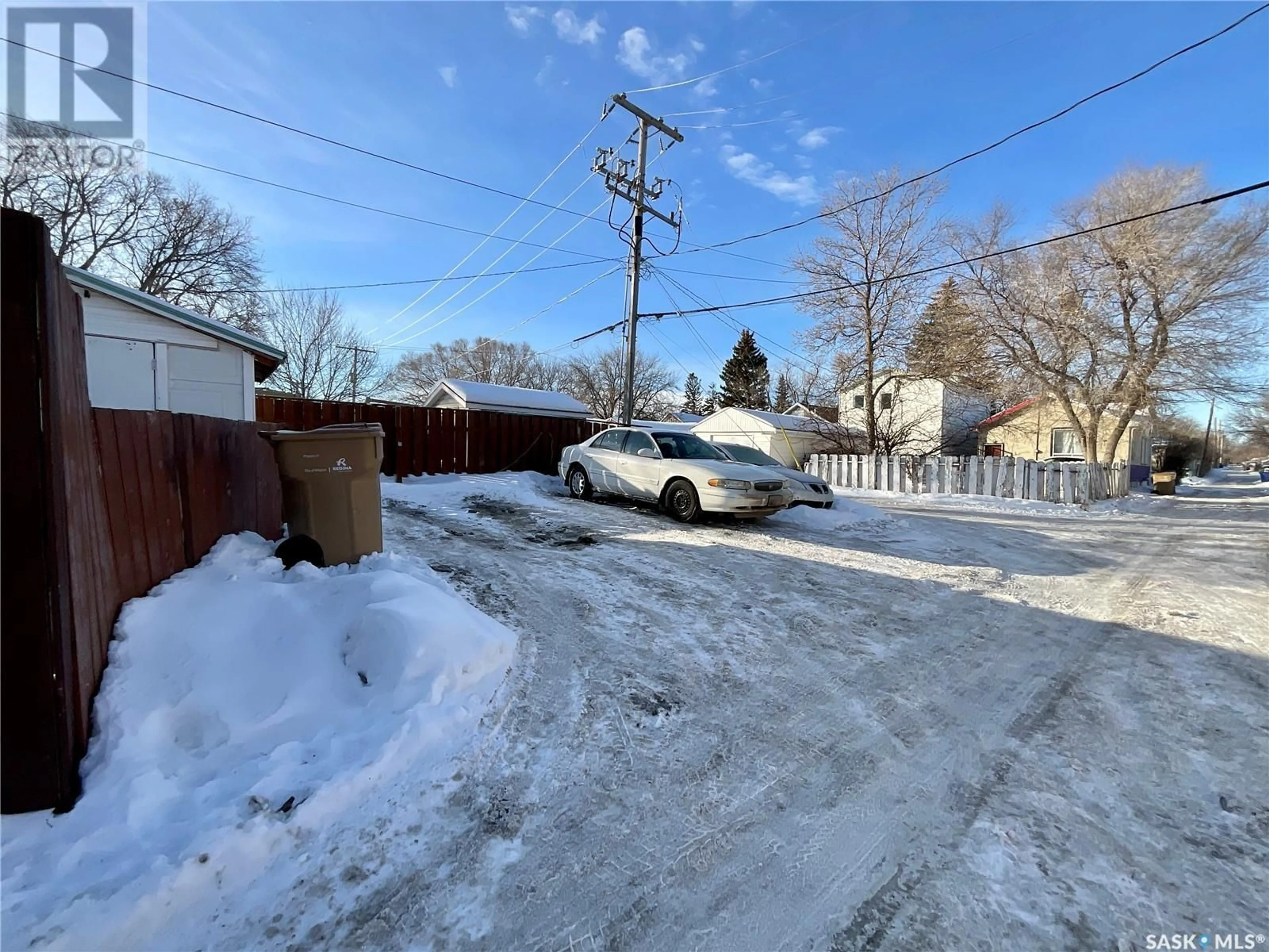 Parking for 2424 McAra STREET, Regina Saskatchewan S4N2W5