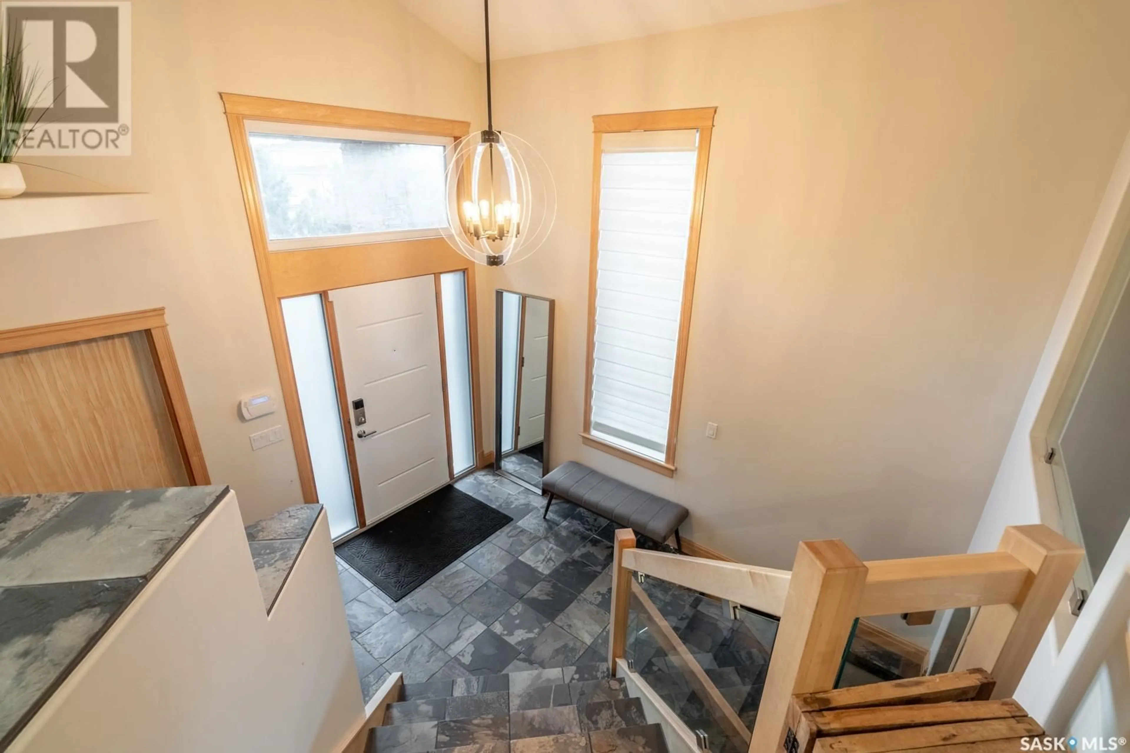 Indoor entryway for 2670 Sandringham CRESCENT, Regina Saskatchewan S4V3C6