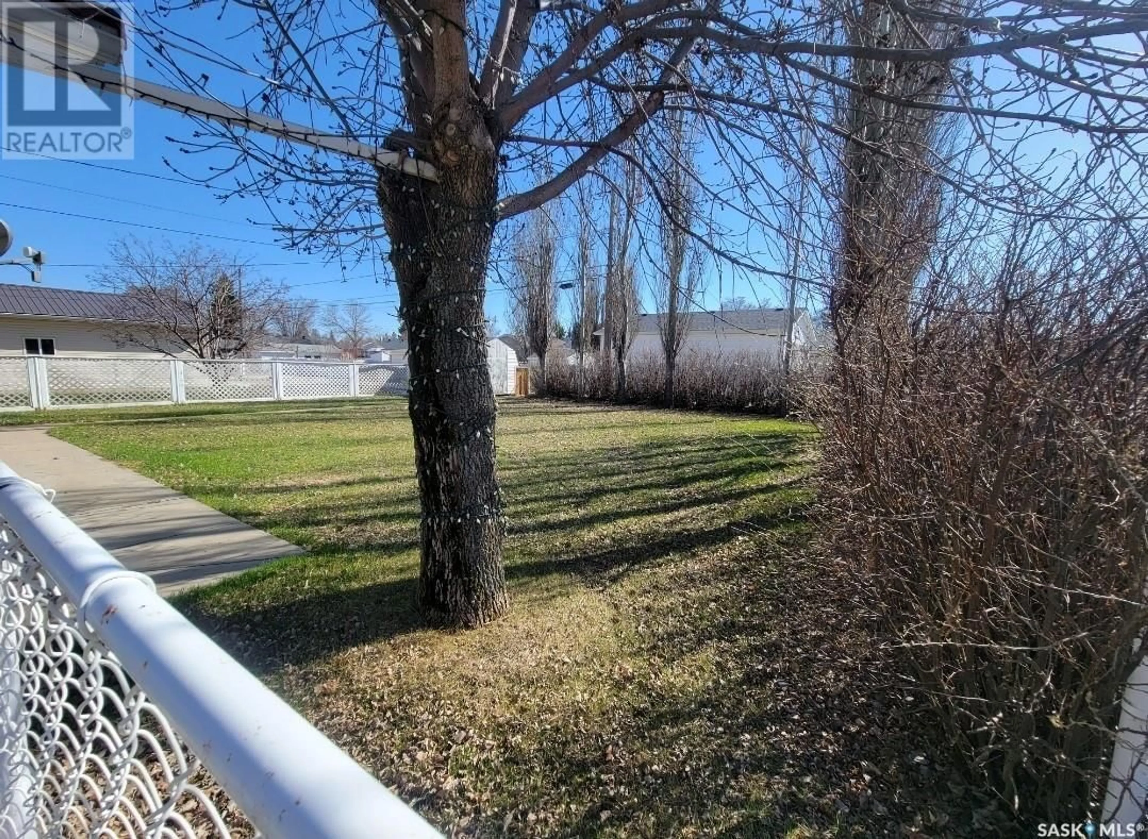 A pic from outside/outdoor area/front of a property/back of a property/a pic from drone, unknown for 464 5TH AVENUE, Unity Saskatchewan S0K4L0
