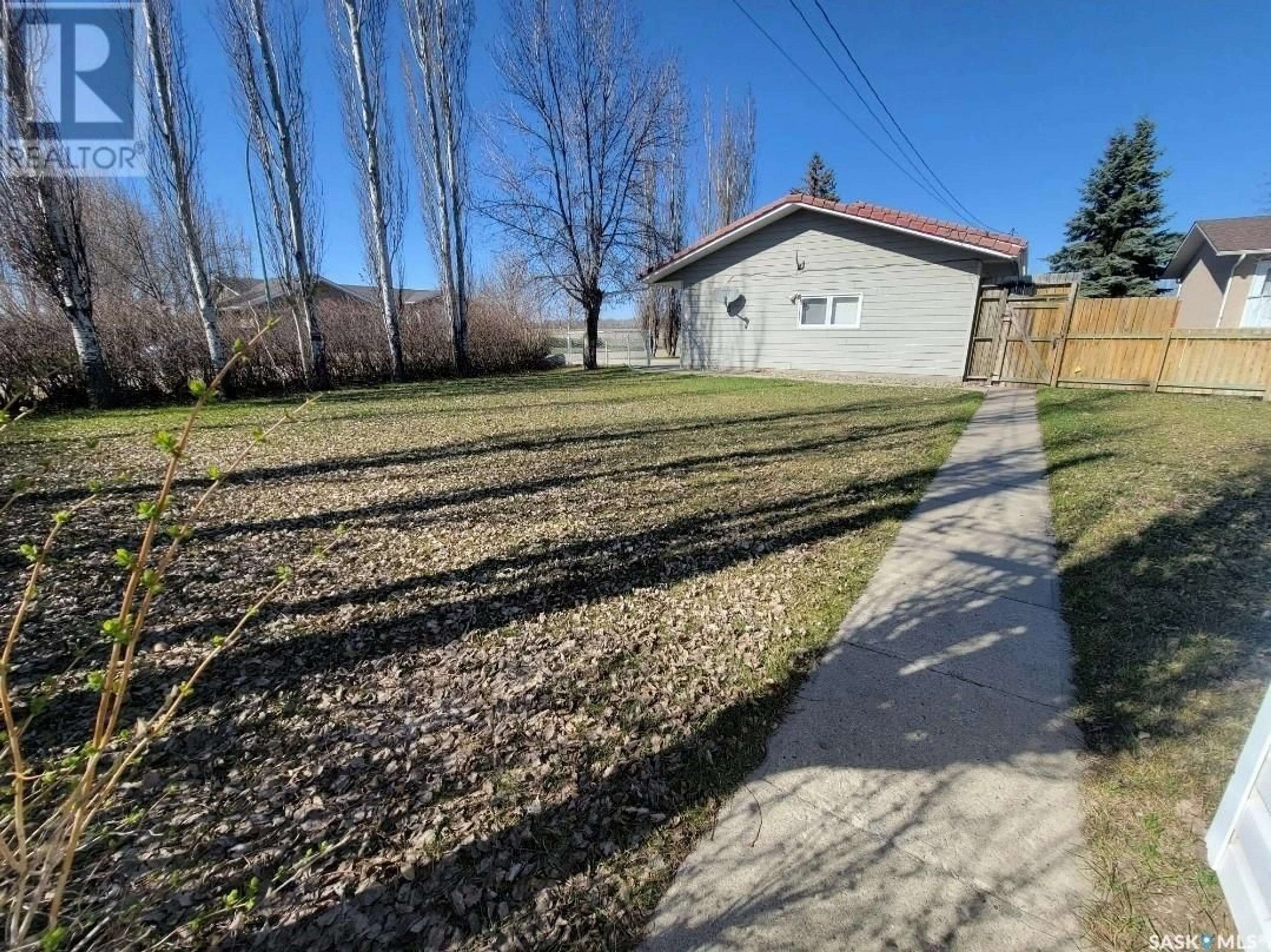 A pic from outside/outdoor area/front of a property/back of a property/a pic from drone, street for 464 5TH AVENUE, Unity Saskatchewan S0K4L0