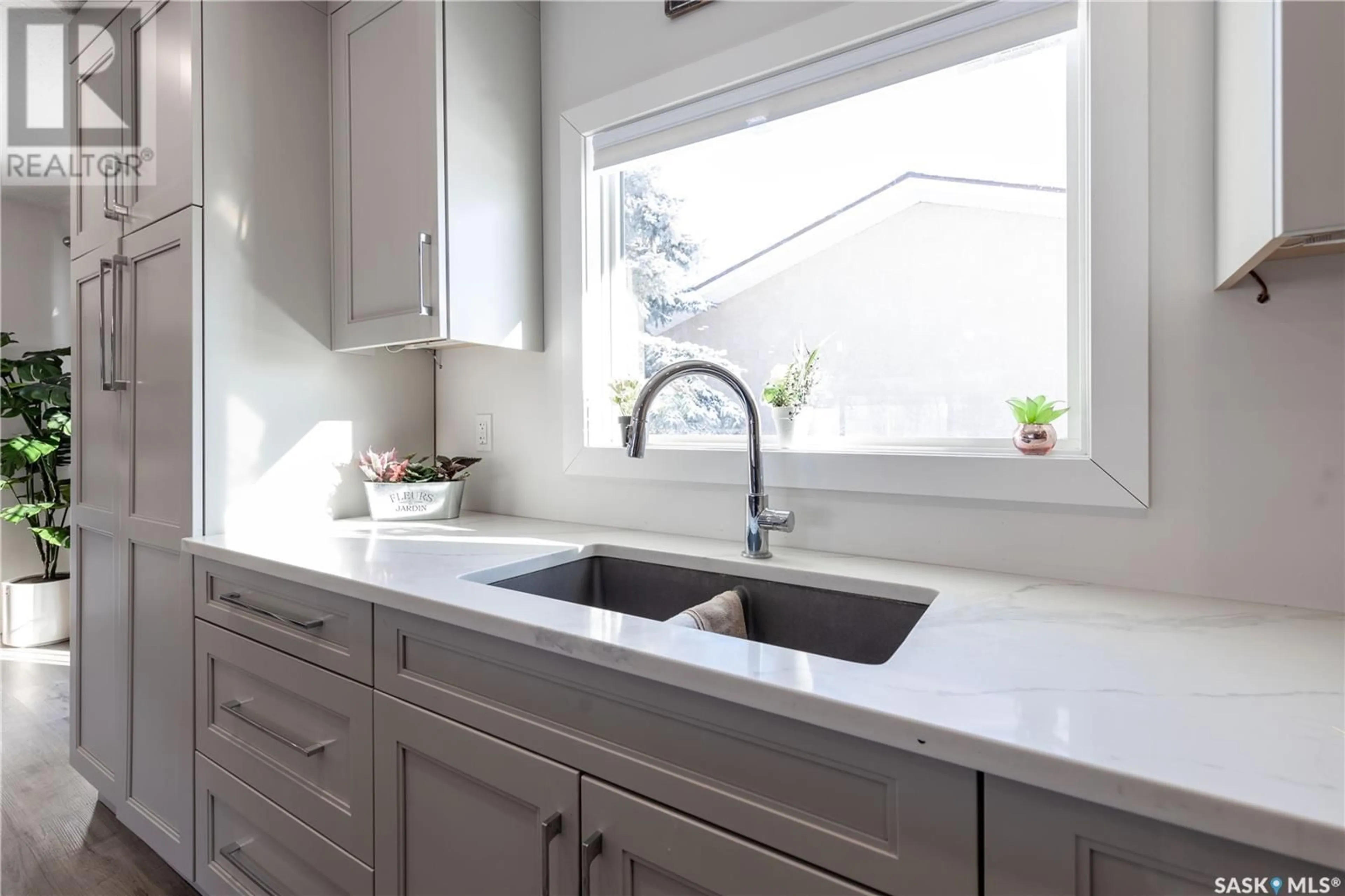 Contemporary kitchen, unknown for 464 5TH AVENUE, Unity Saskatchewan S0K4L0