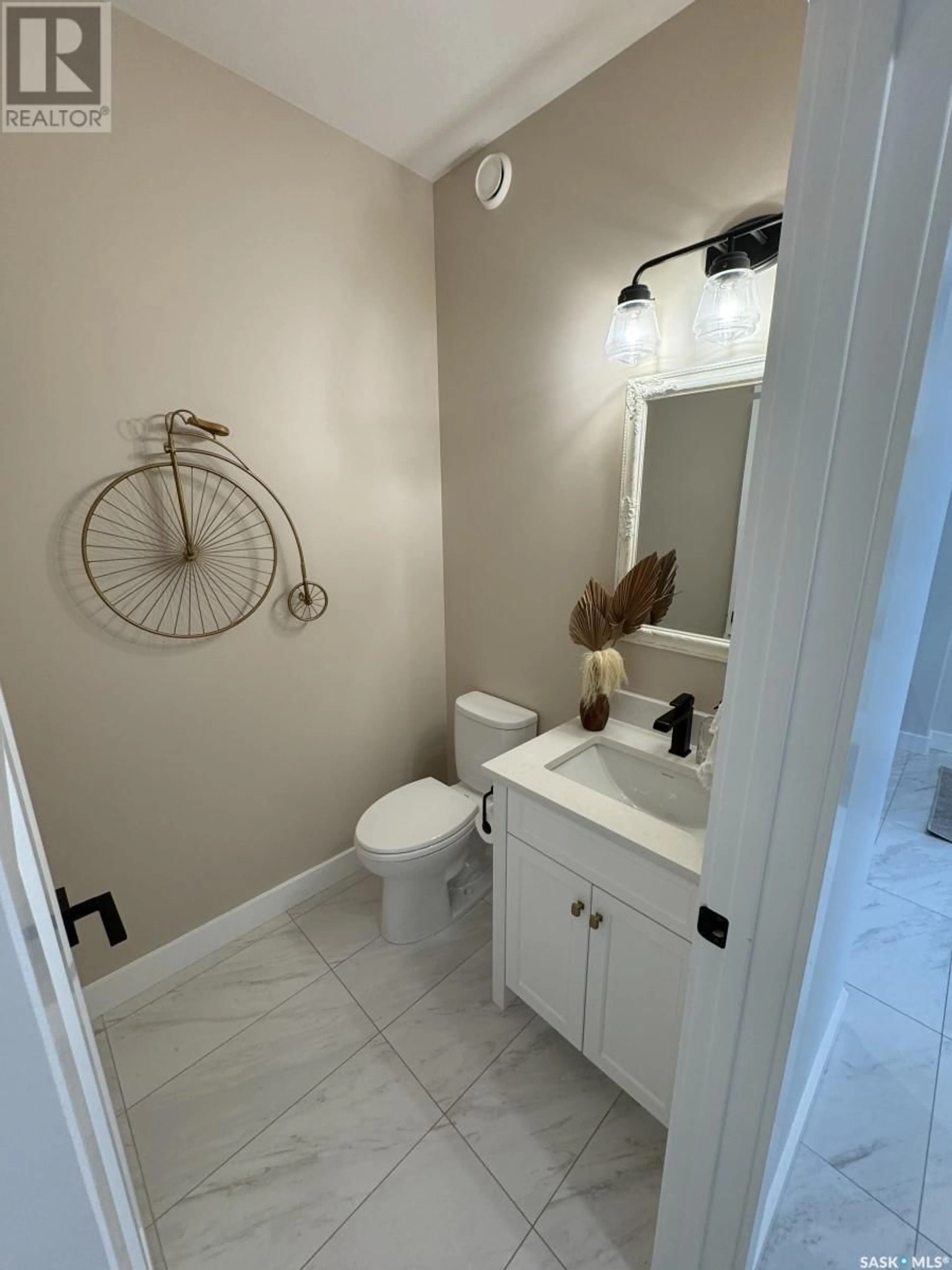 Standard bathroom, ceramic/tile floor for 412 Dubois TERRACE, Saskatoon Saskatchewan S7V0R2