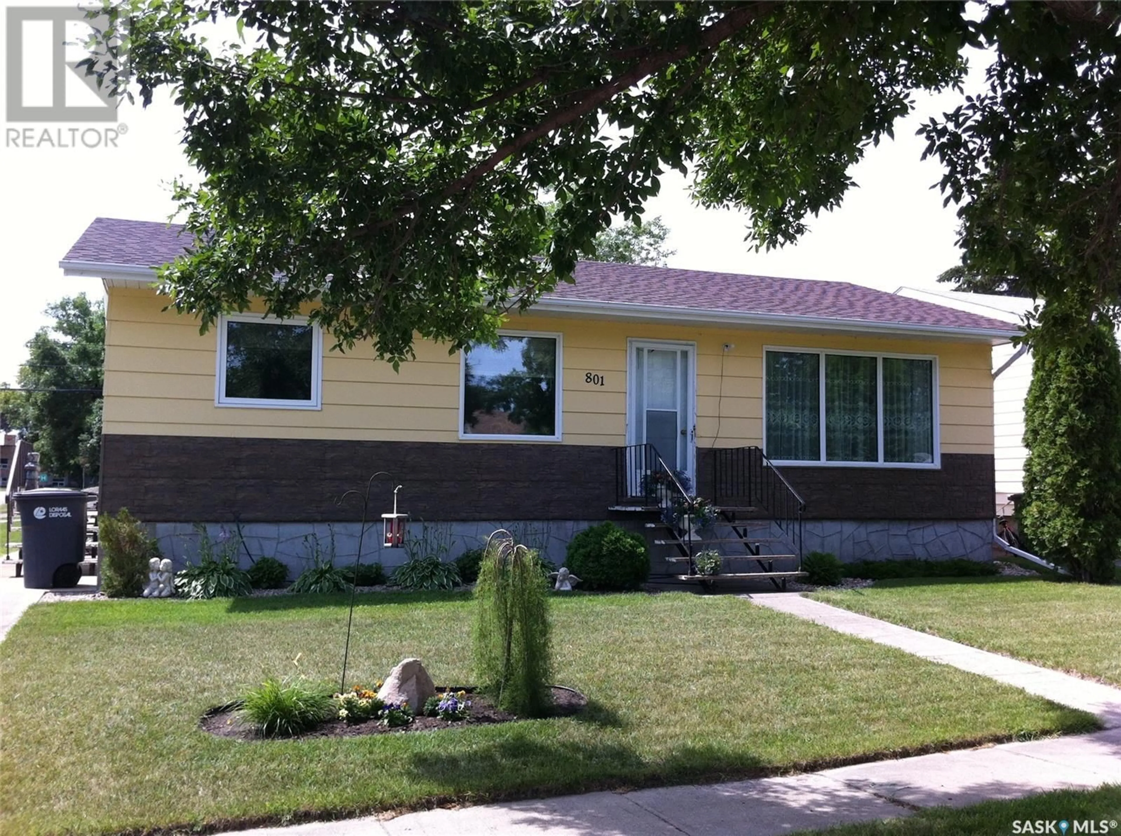 Home with vinyl exterior material, street for 801 Main STREET, Kipling Saskatchewan S0G2S0