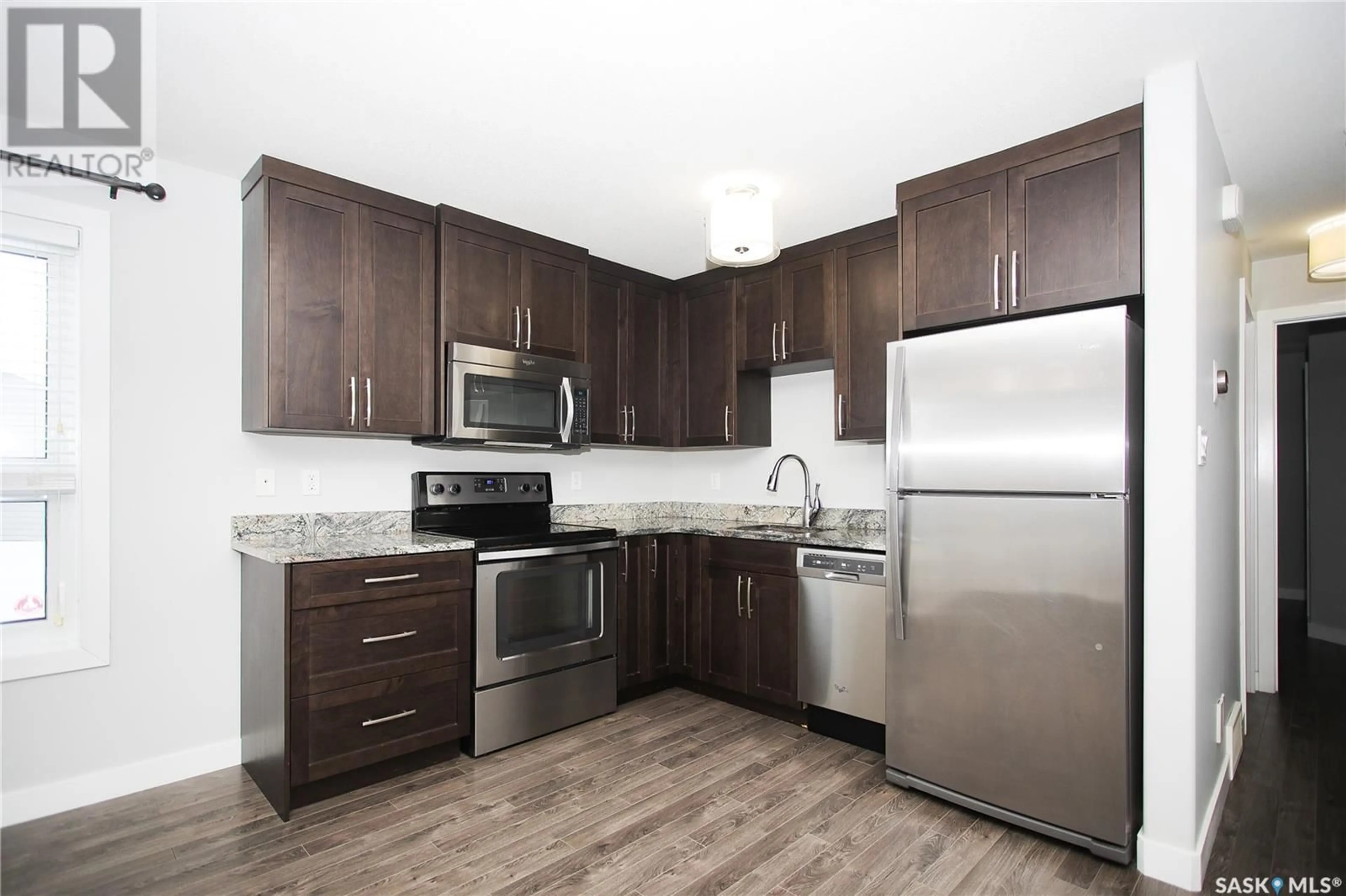 Standard kitchen, wood/laminate floor for 401 2703 Spadina CRESCENT E, Saskatoon Saskatchewan S7K6P8