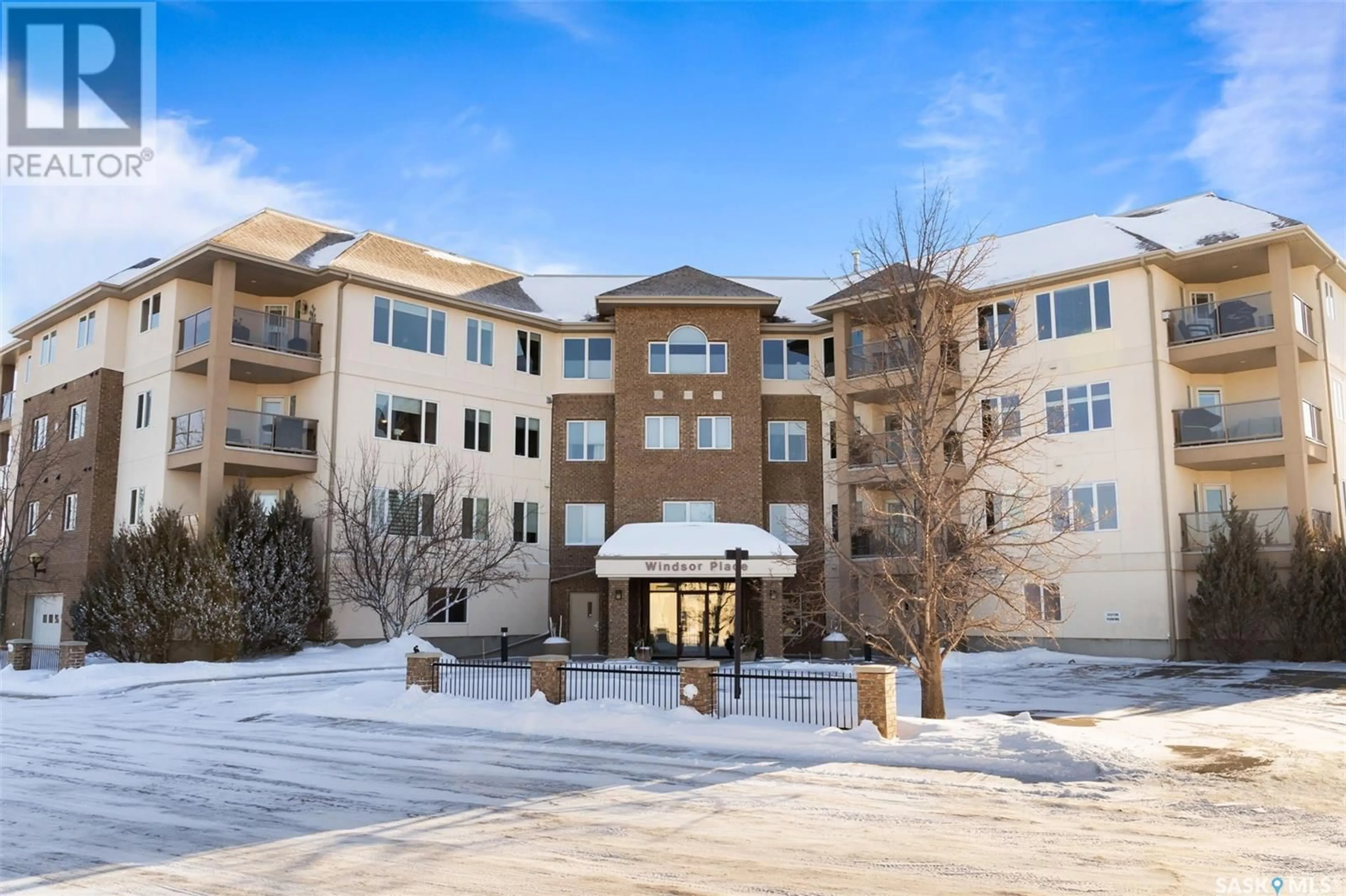 Indoor foyer for 406 3101 Renfrew CRESCENT, Regina Saskatchewan S4V3B6