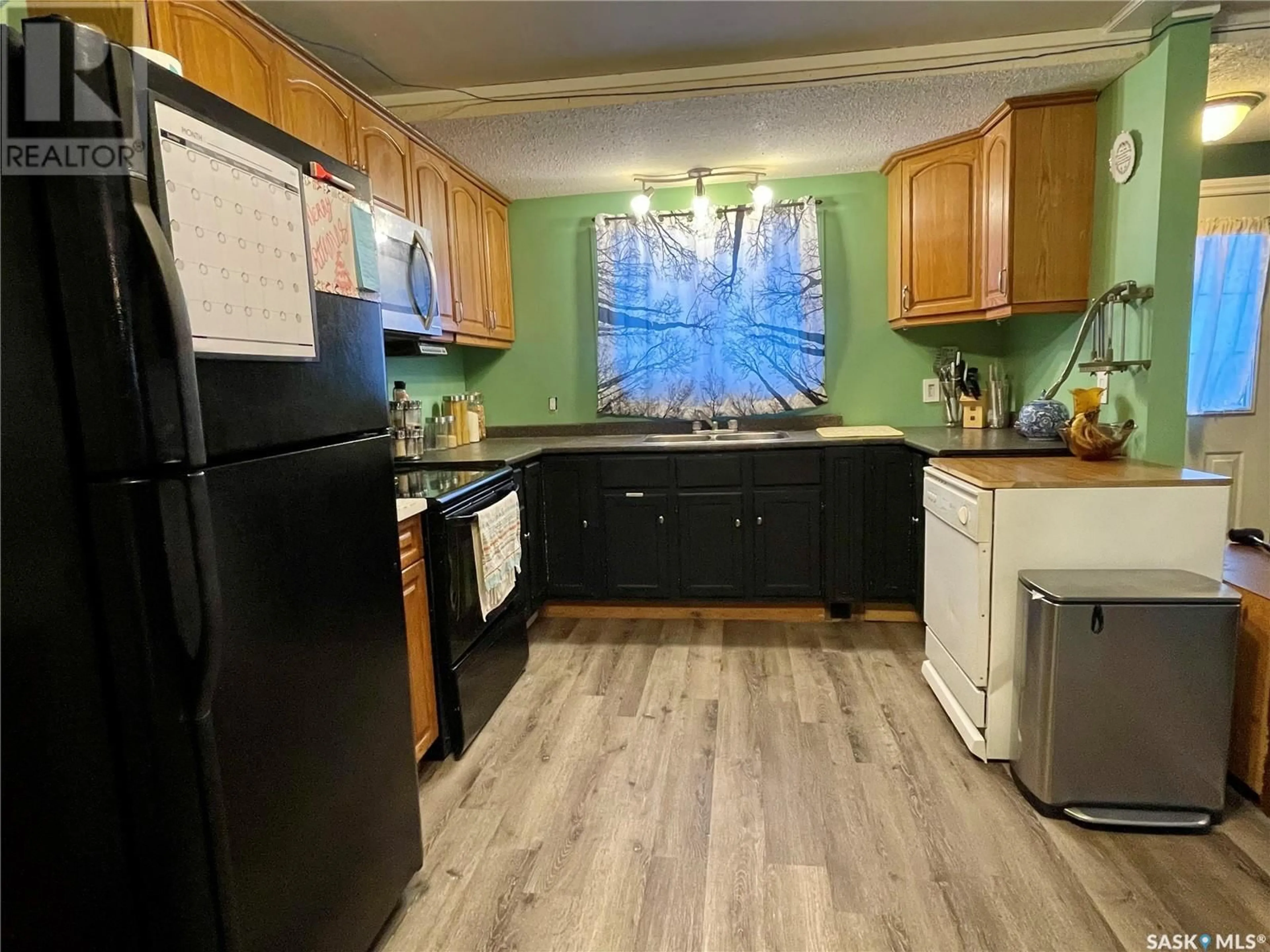 Standard kitchen, unknown for 319 6th AVENUE W, Biggar Saskatchewan S0K0M0