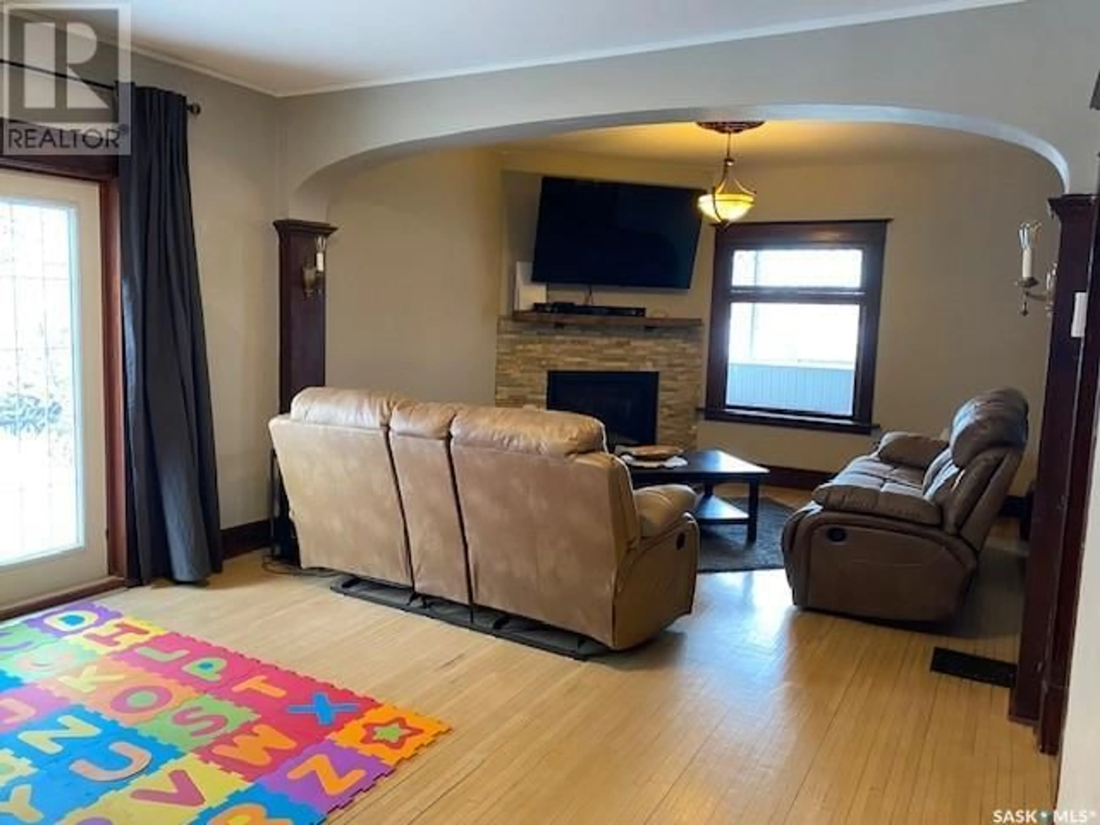 Living room with furniture, unknown for 533 MANITOBA AVENUE, Kerrobert Saskatchewan S0L1R0