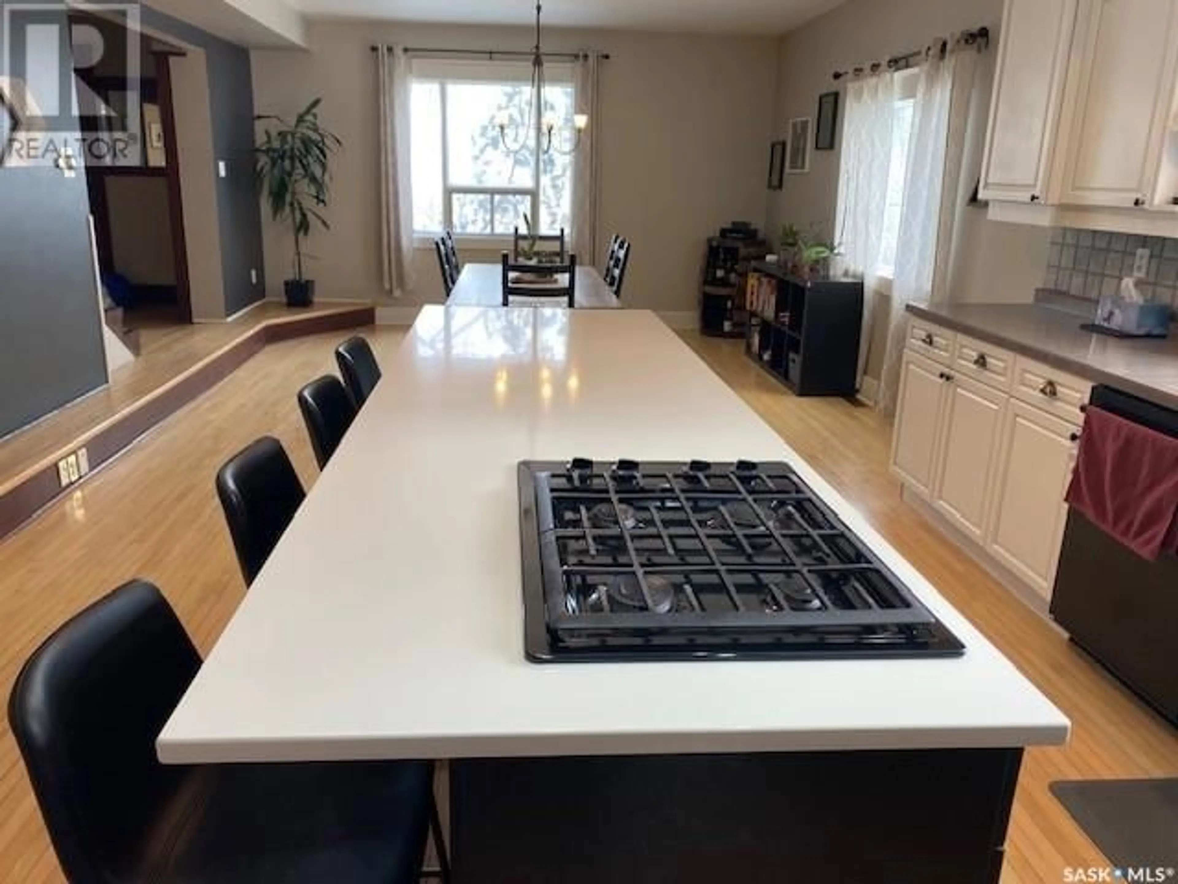 Open concept kitchen, ceramic/tile floor for 533 Manitoba AVENUE, Kerrobert Saskatchewan S0L1R0