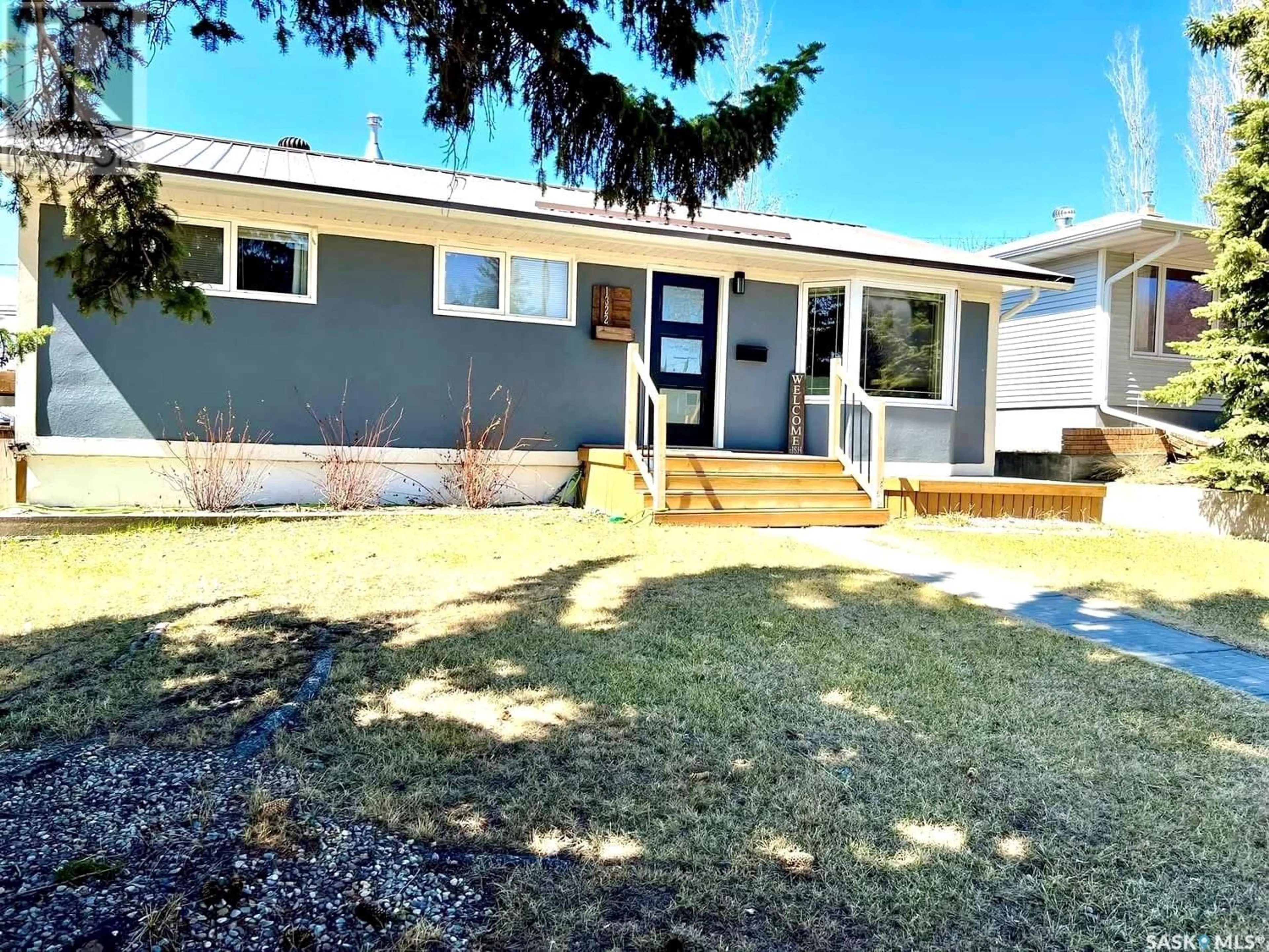 Home with vinyl exterior material, street for 1322 Taylor DRIVE, Swift Current Saskatchewan S9H1M7