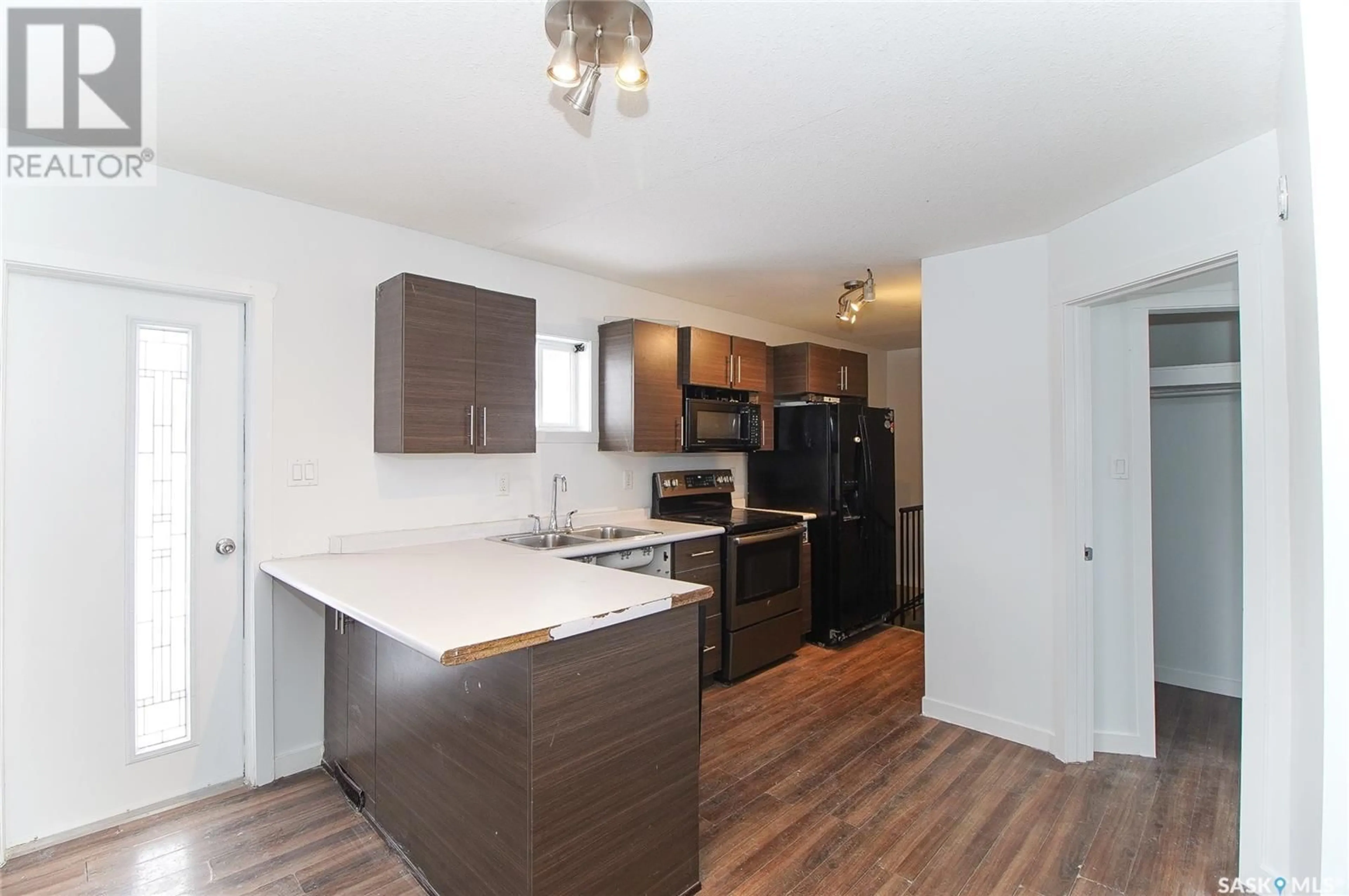 Standard kitchen, wood/laminate floor for 1400 Rothwell STREET, Regina Saskatchewan S4N2B3