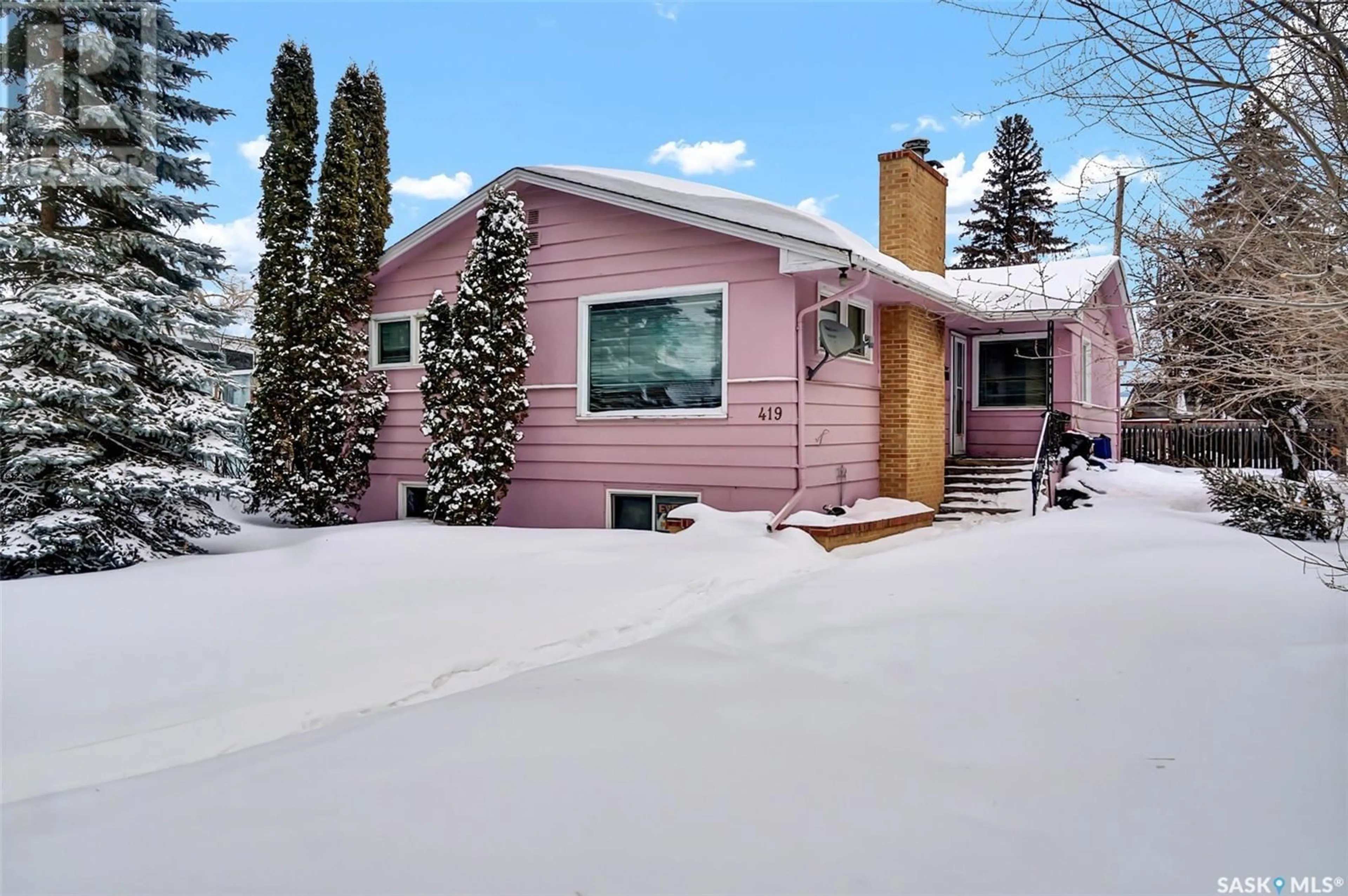 Home with vinyl exterior material, street for 419 Cumberland AVENUE S, Saskatoon Saskatchewan S7H2L3