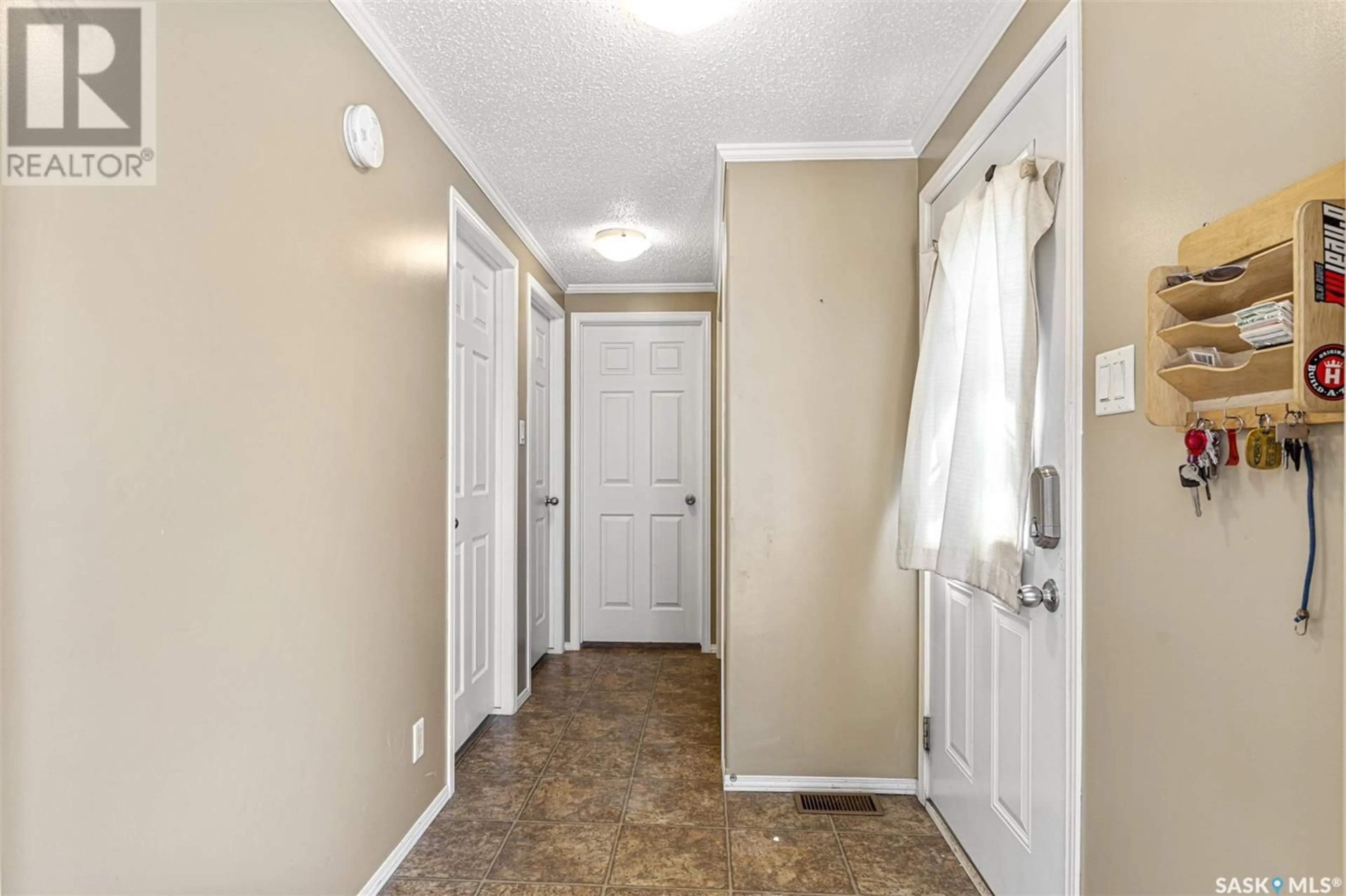 Indoor entryway for Blackstrap 21 Acres, Dundurn Rm No. 314 Saskatchewan S0K1K0