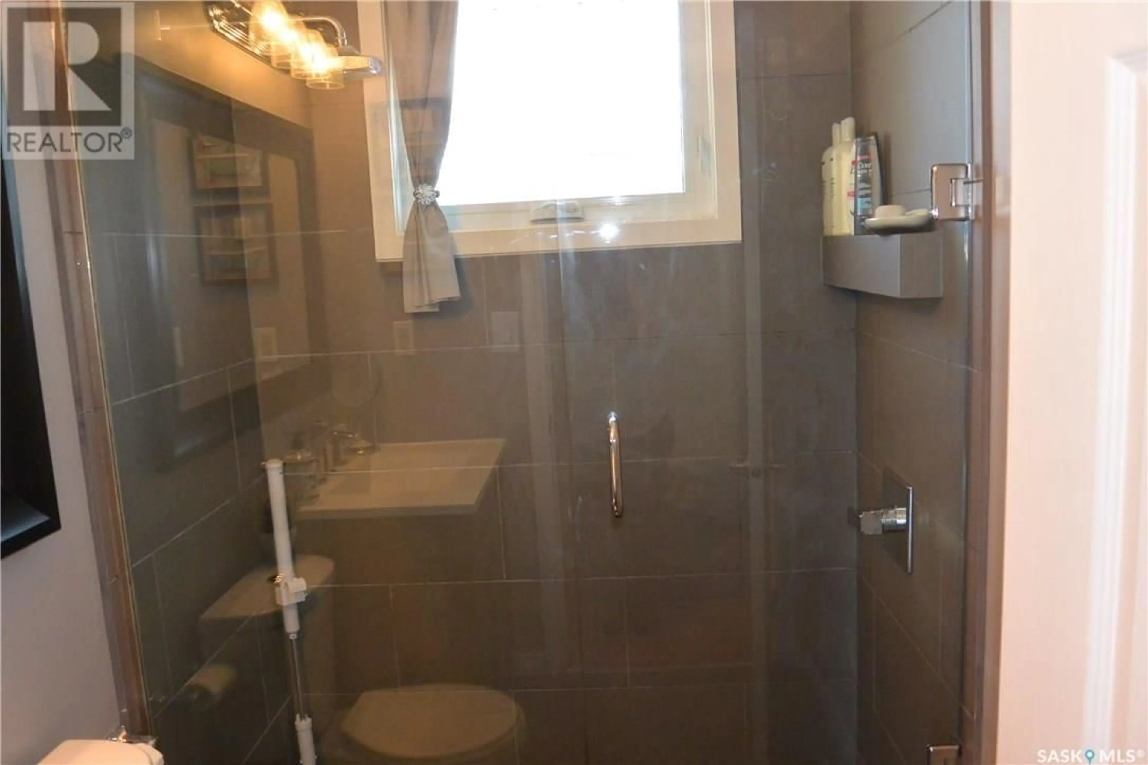 Standard bathroom, unknown for 1902 Dyer ROAD, Estevan Saskatchewan S4A1Z5