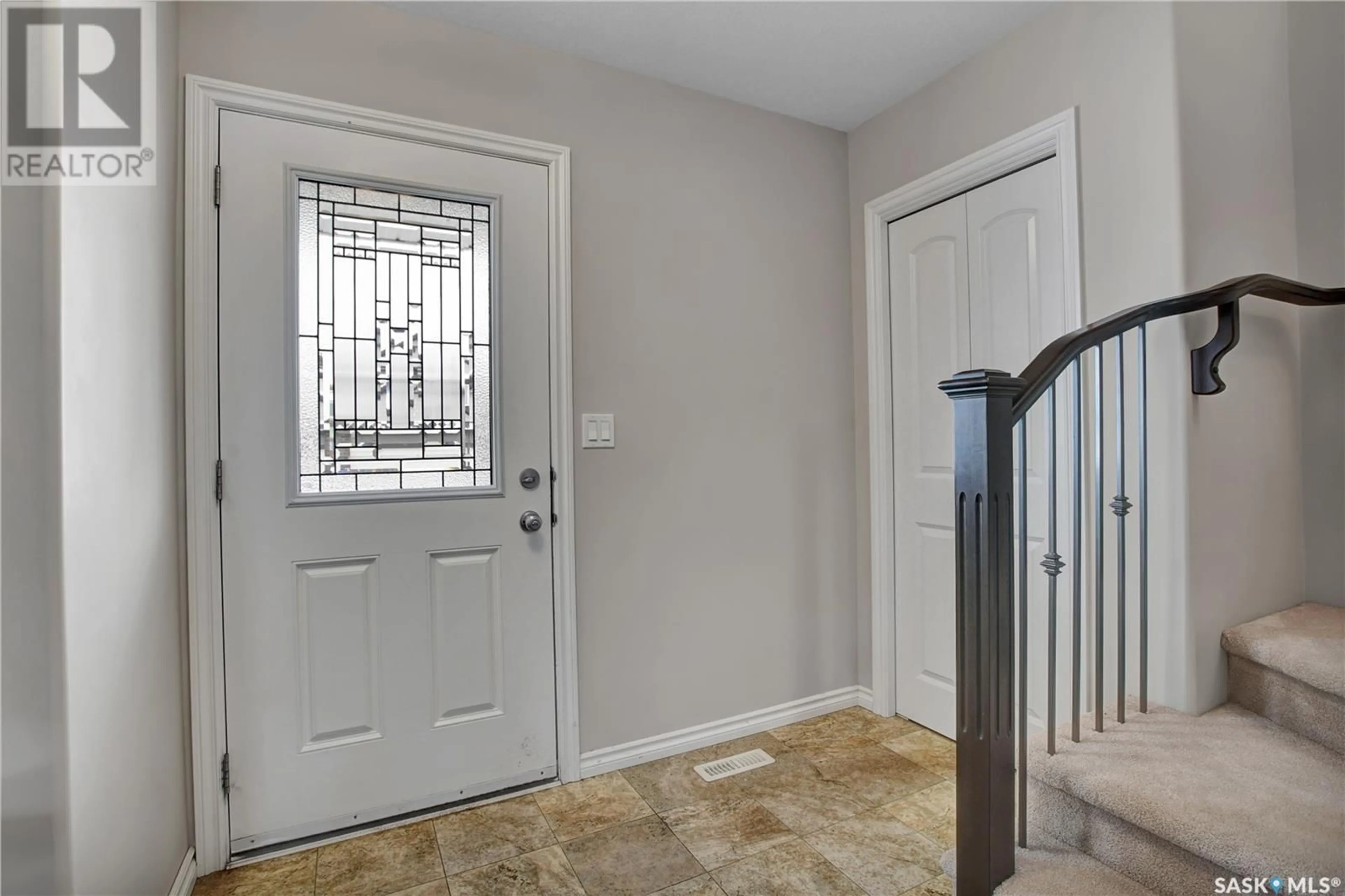 Indoor entryway for 614 Kolynchuk COURT, Saskatoon Saskatchewan S7T0W1