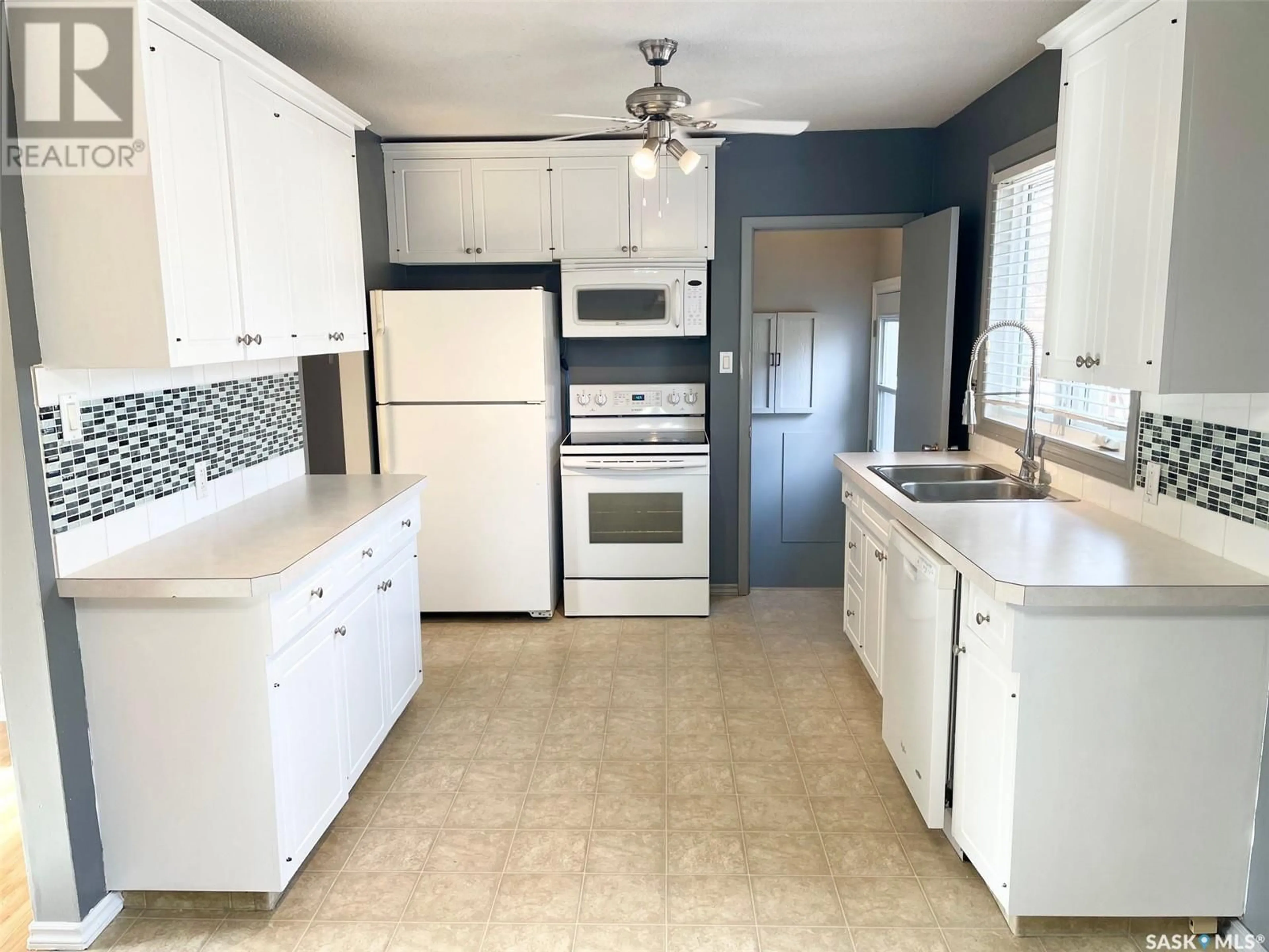 Standard kitchen, ceramic/tile floor for 111 Barbour AVENUE, Yorkton Saskatchewan S3N2H8