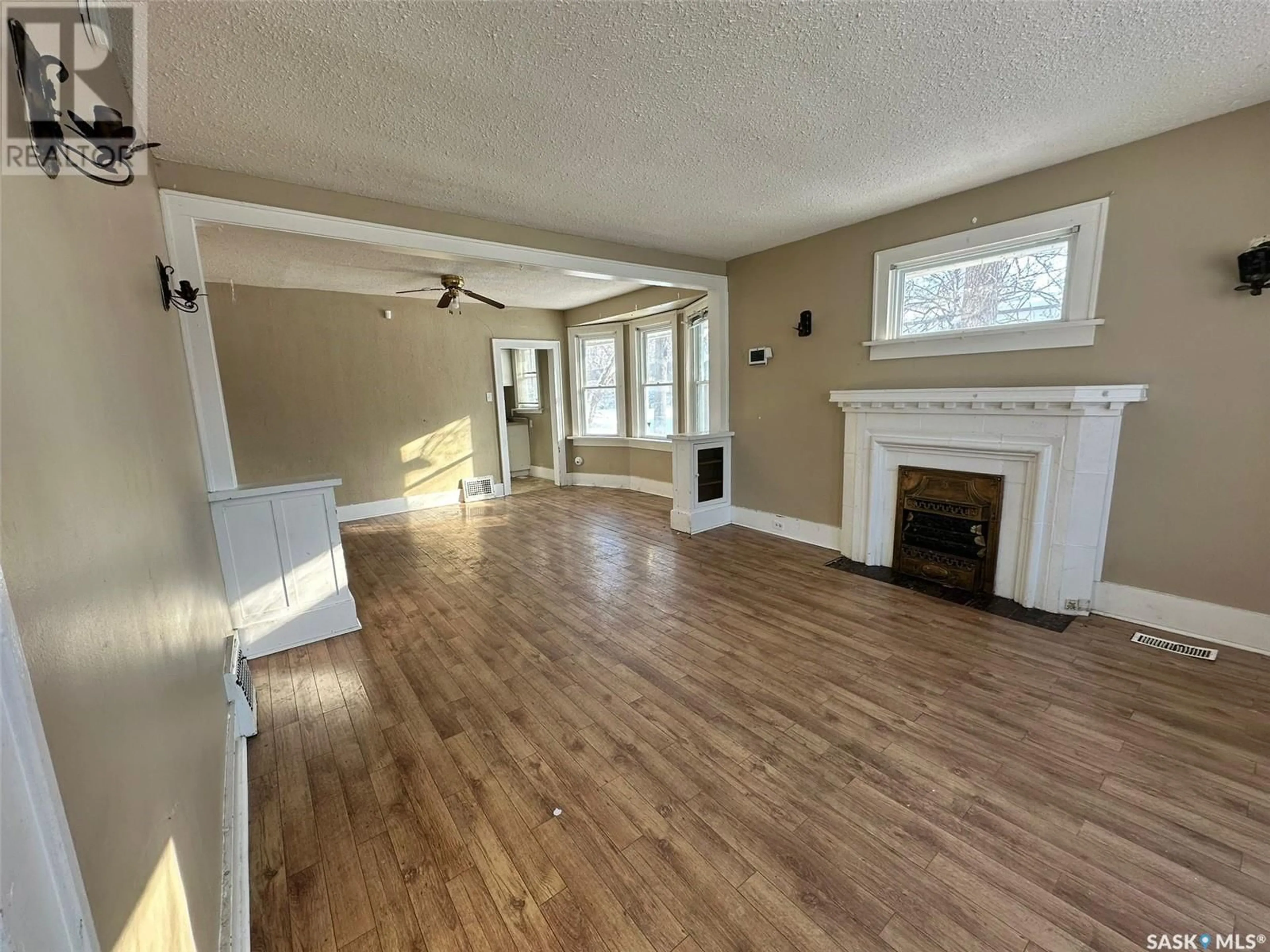 A pic of a room for 1077 Garnet STREET, Regina Saskatchewan S4T2X6