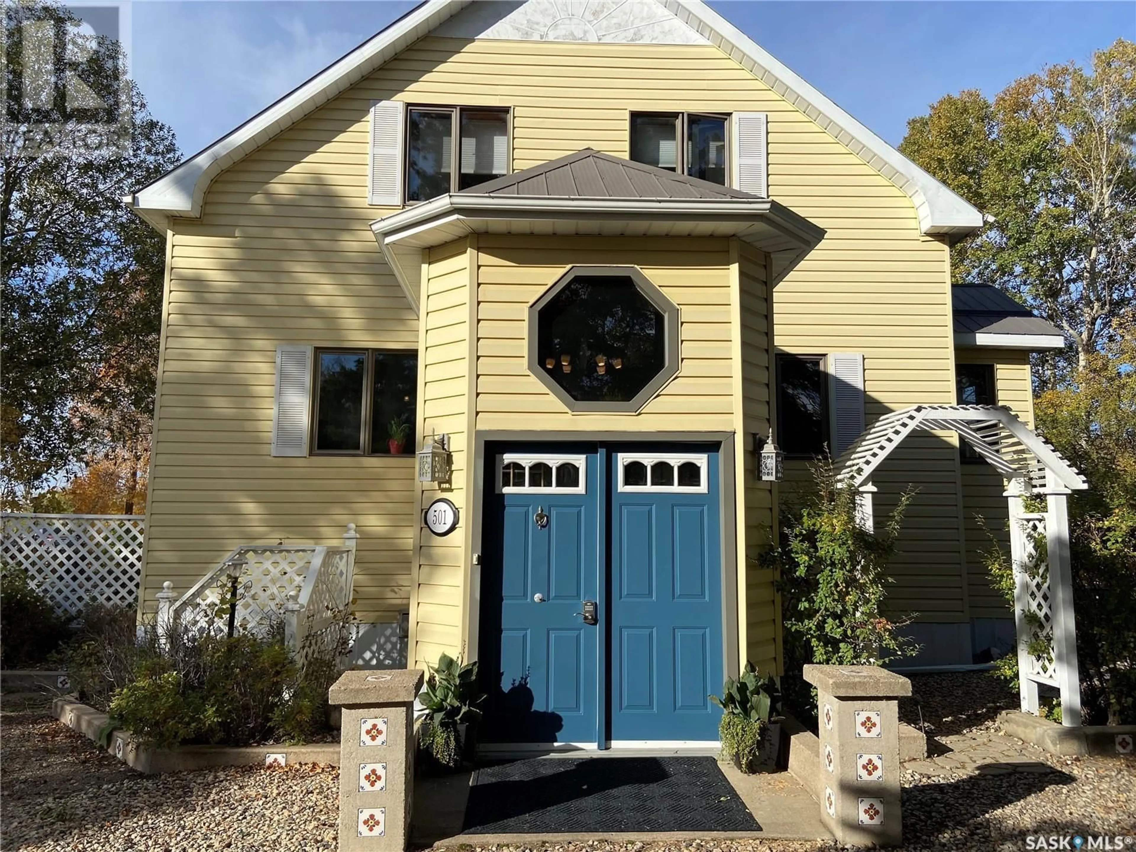 Home with vinyl exterior material, street for 501 5th AVENUE N, Leroy Saskatchewan S0K2P0