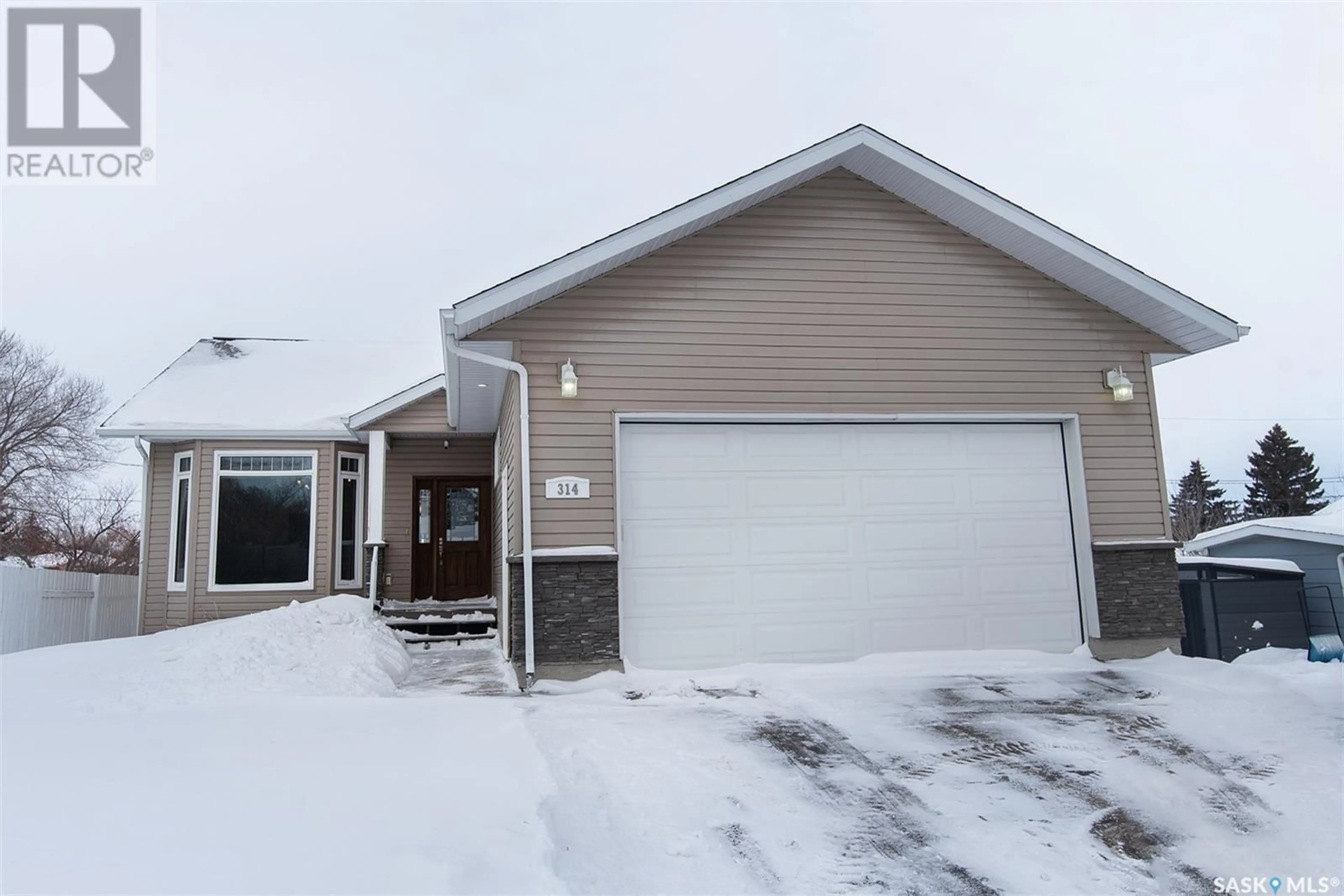 Home with vinyl exterior material, street for 314 4TH STREET, Wynyard Saskatchewan S0A4T0