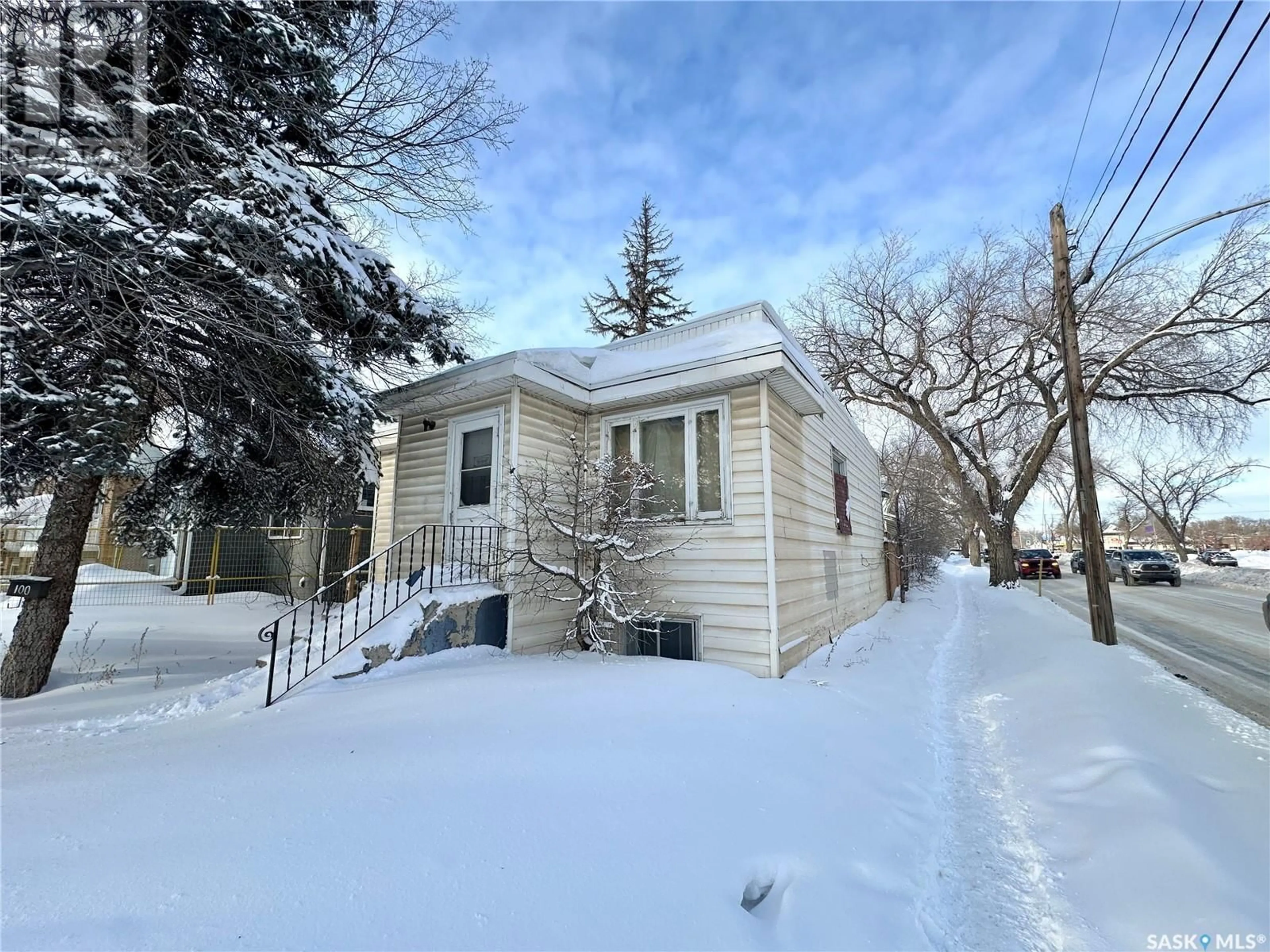 Shed for 100 32nd STREET W, Saskatoon Saskatchewan S7L0S1