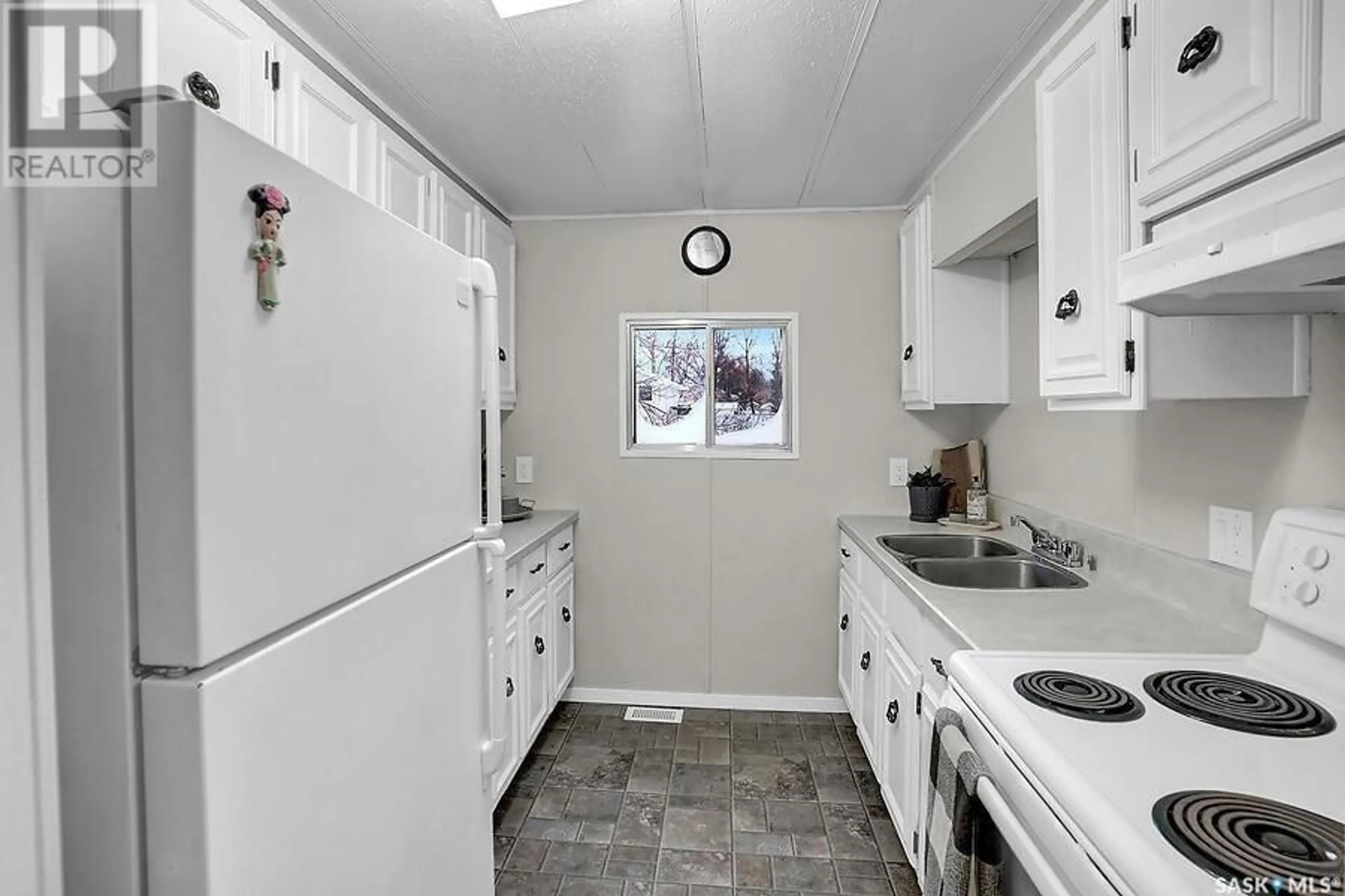 Indoor entryway for 819 RAILWAY AVENUE, Bethune Saskatchewan S0G0H0