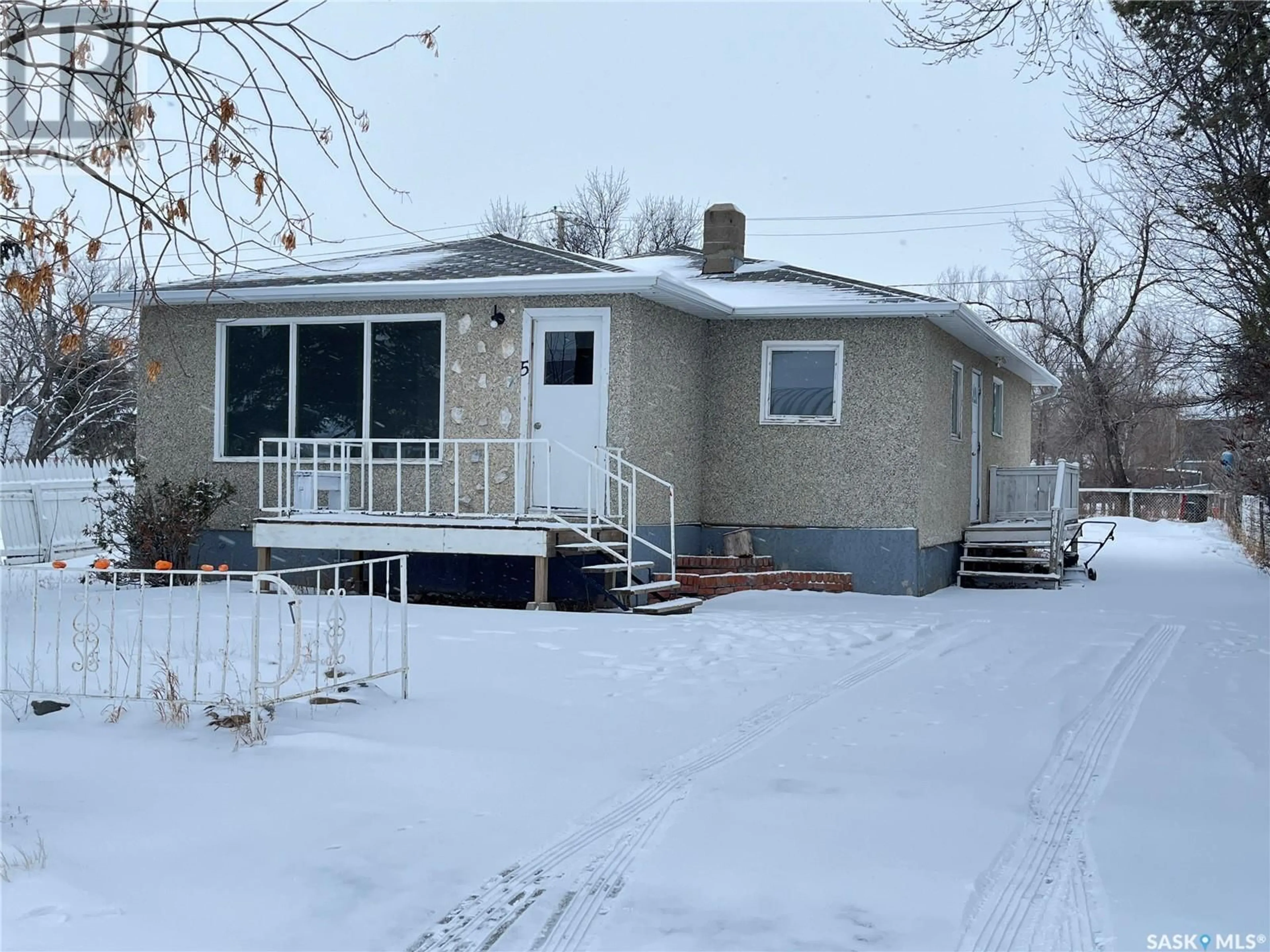 A pic from outside/outdoor area/front of a property/back of a property/a pic from drone, street for 5 Pacific AVENUE, Maple Creek Saskatchewan S0N1N0