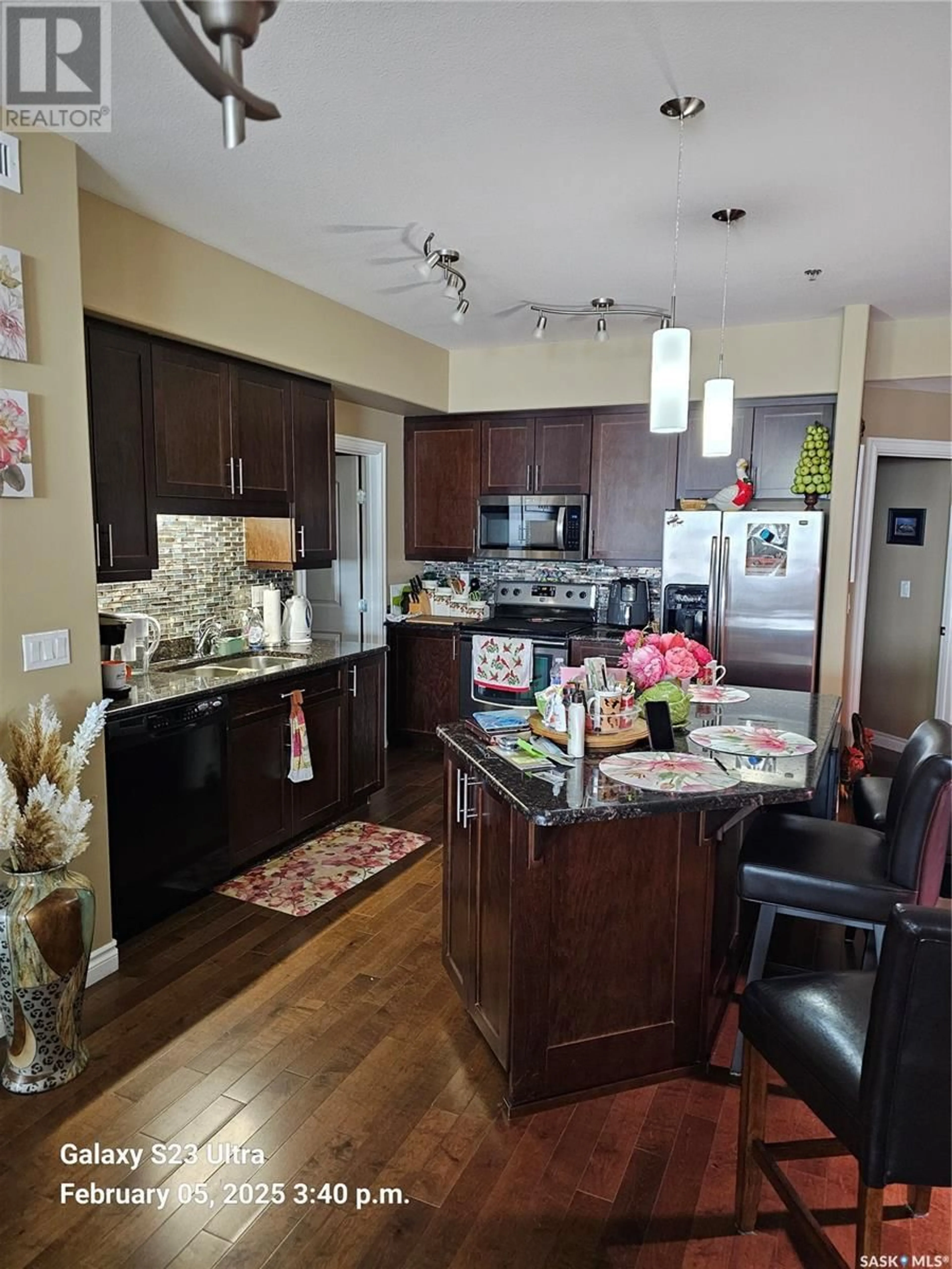 Open concept kitchen, unknown for 205 227 Pinehouse DRIVE, Saskatoon Saskatchewan S7K6N9