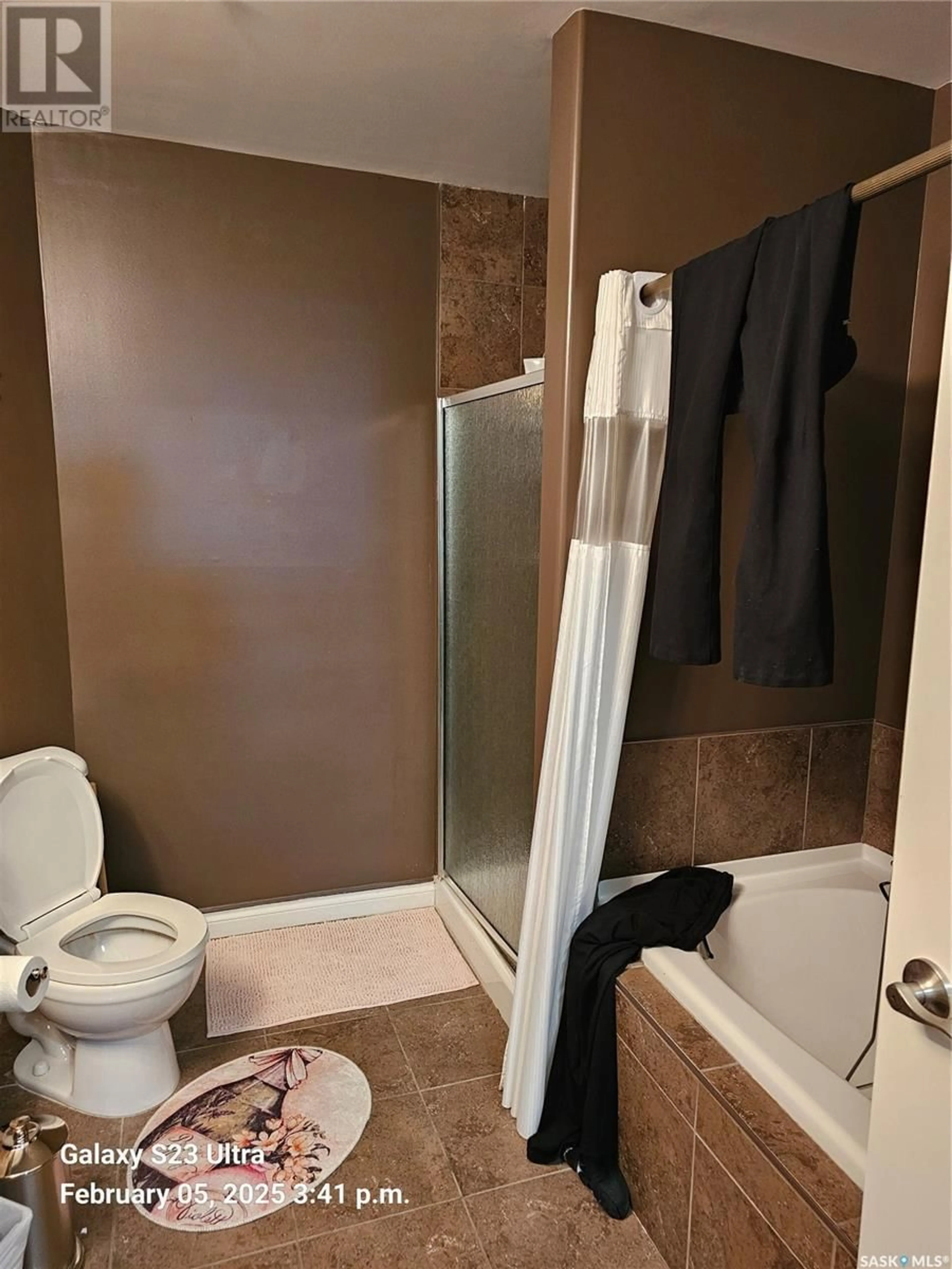 Standard bathroom, unknown for 205 227 Pinehouse DRIVE, Saskatoon Saskatchewan S7K6N9