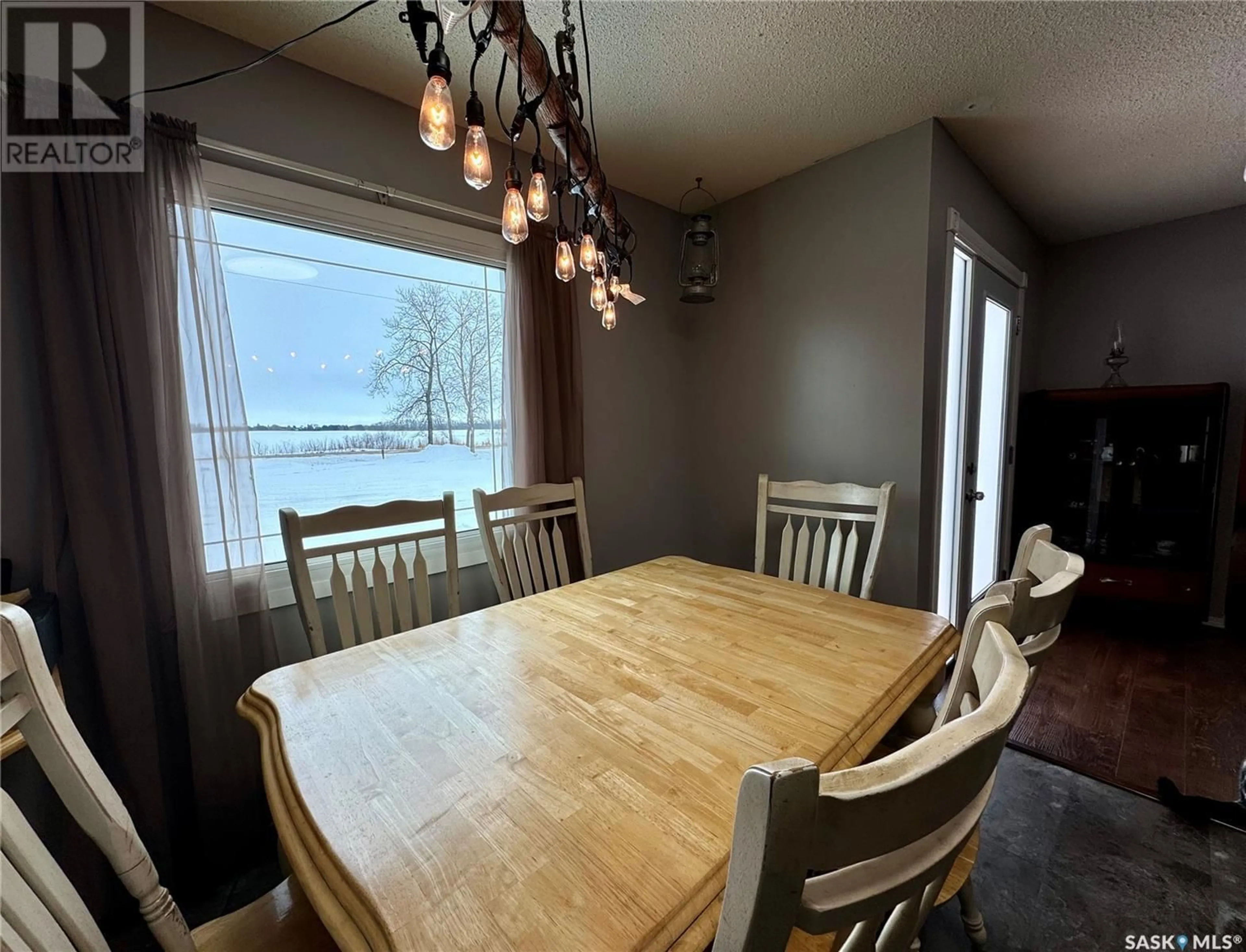 Dining room, wood/laminate floor for JANSEN ACREAGE, Clayton Rm No. 333 Saskatchewan S3N3X0