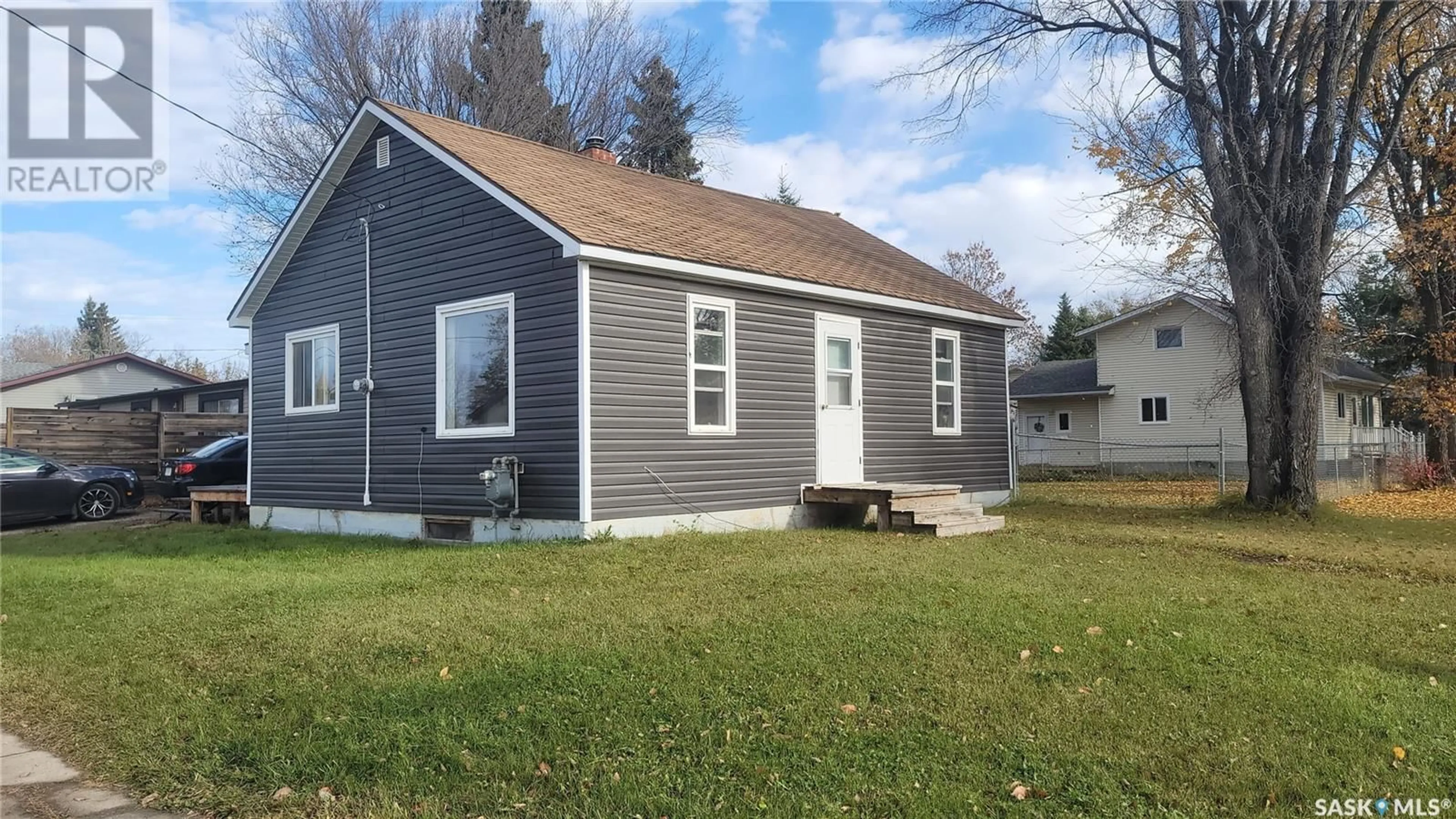 Home with vinyl exterior material, street for 214 6th STREET W, Meadow Lake Saskatchewan S9X1A6