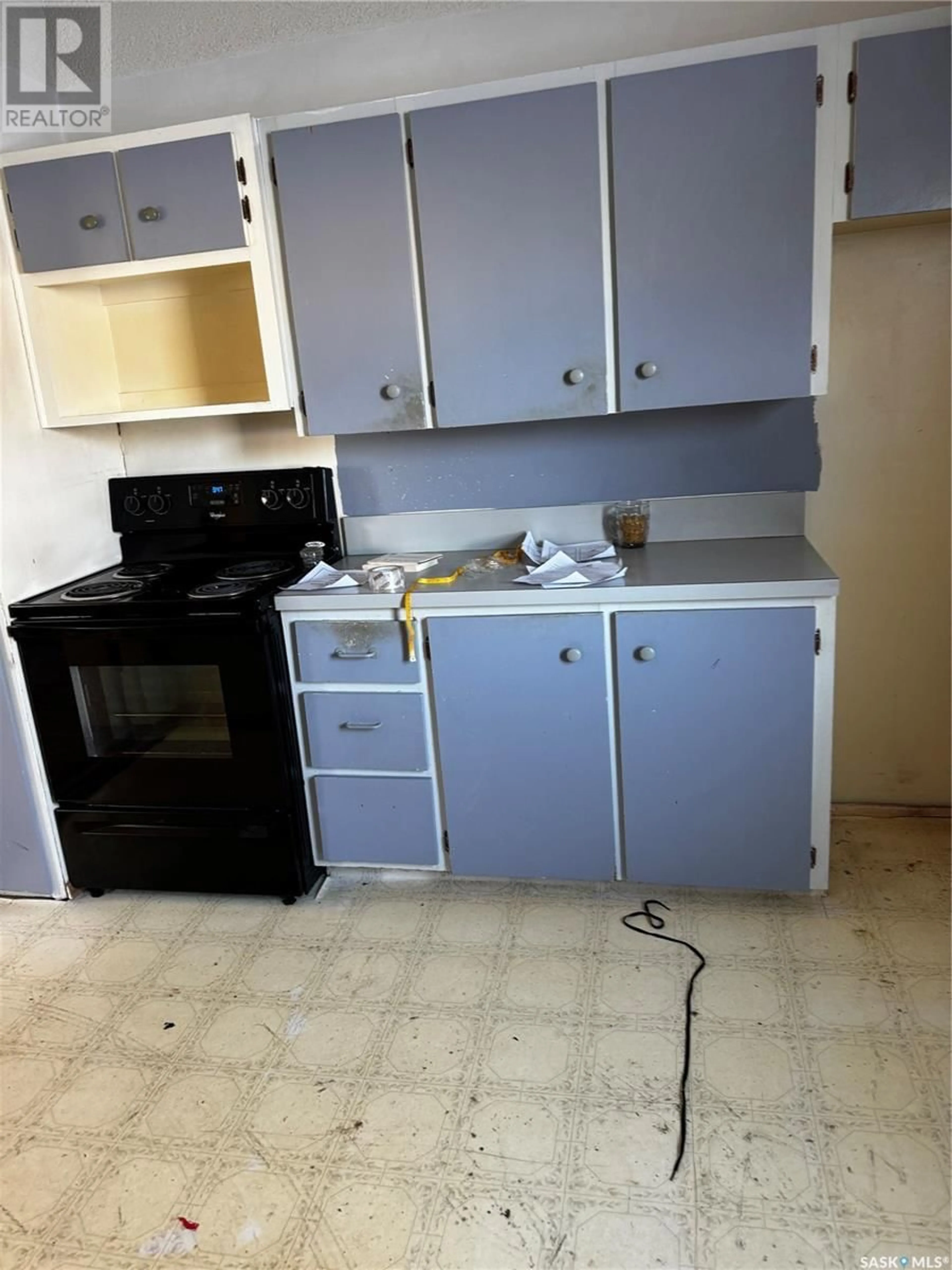 Standard kitchen, unknown for 5 & 9 1st STREET E, Kincaid Saskatchewan S0H2J0