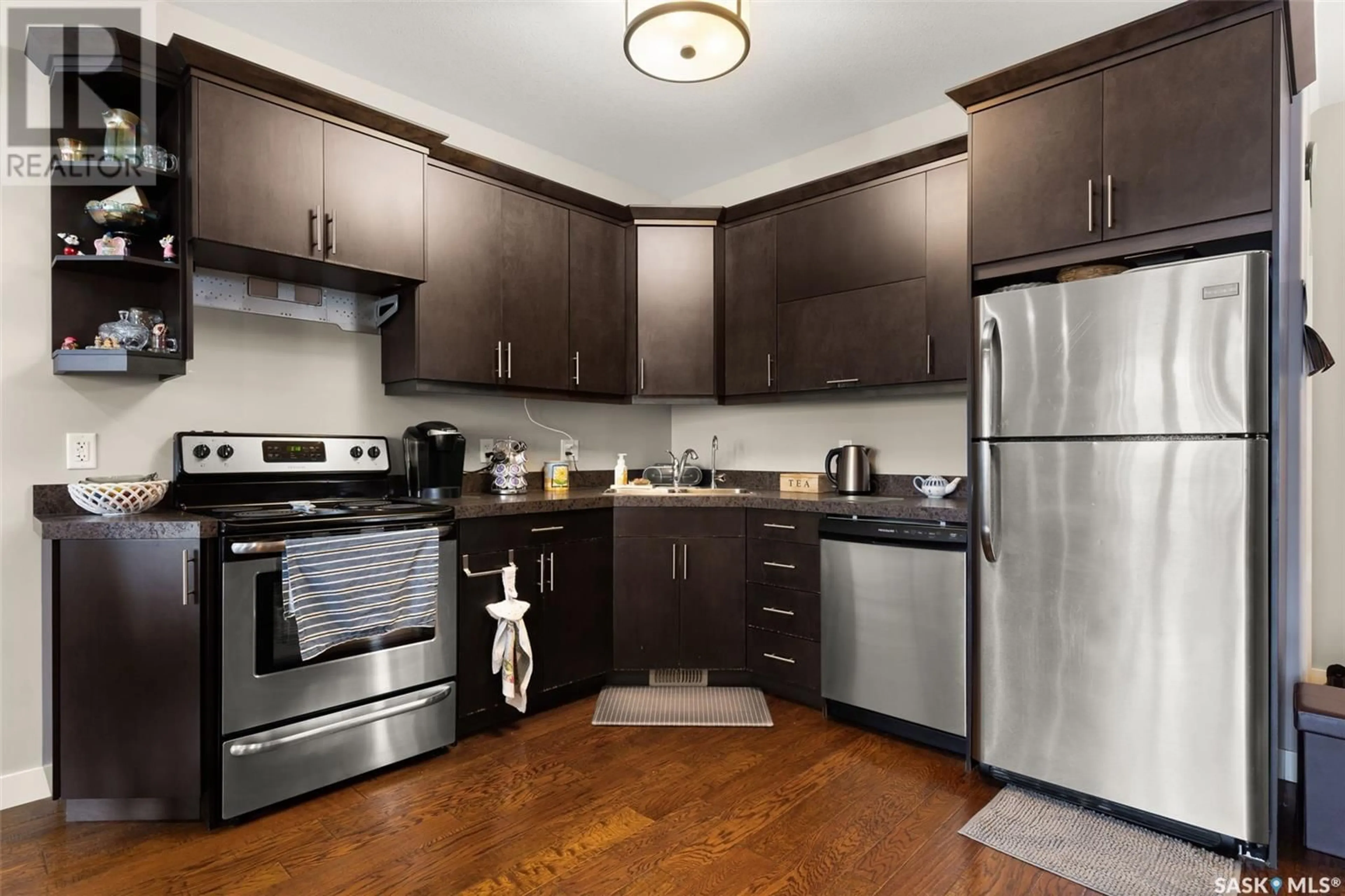 Standard kitchen, unknown for 3253 Green Bank ROAD, Regina Saskatchewan S4V2Z6