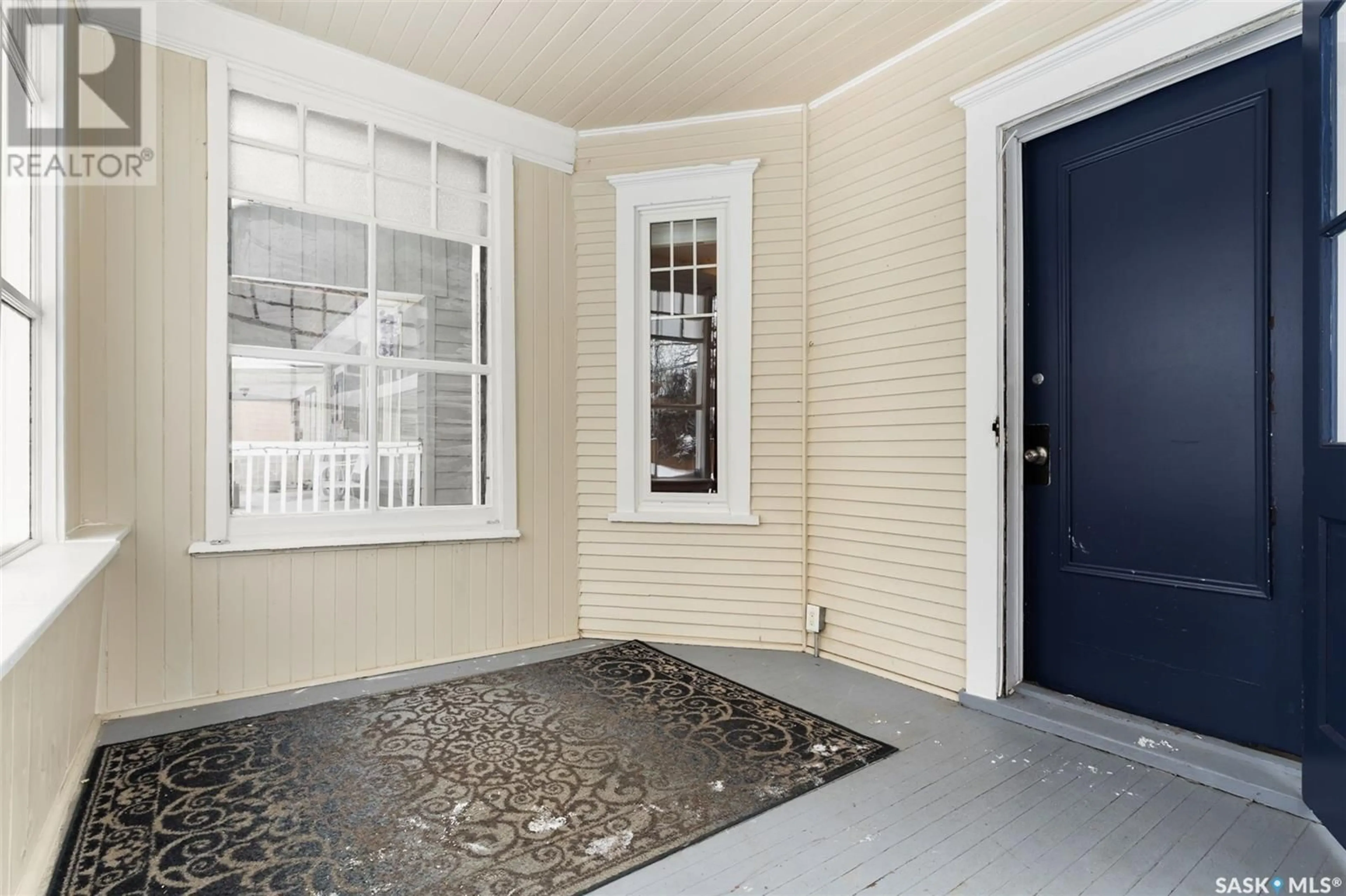 Indoor entryway for 1959 Robinson STREET, Regina Saskatchewan S4T2P4