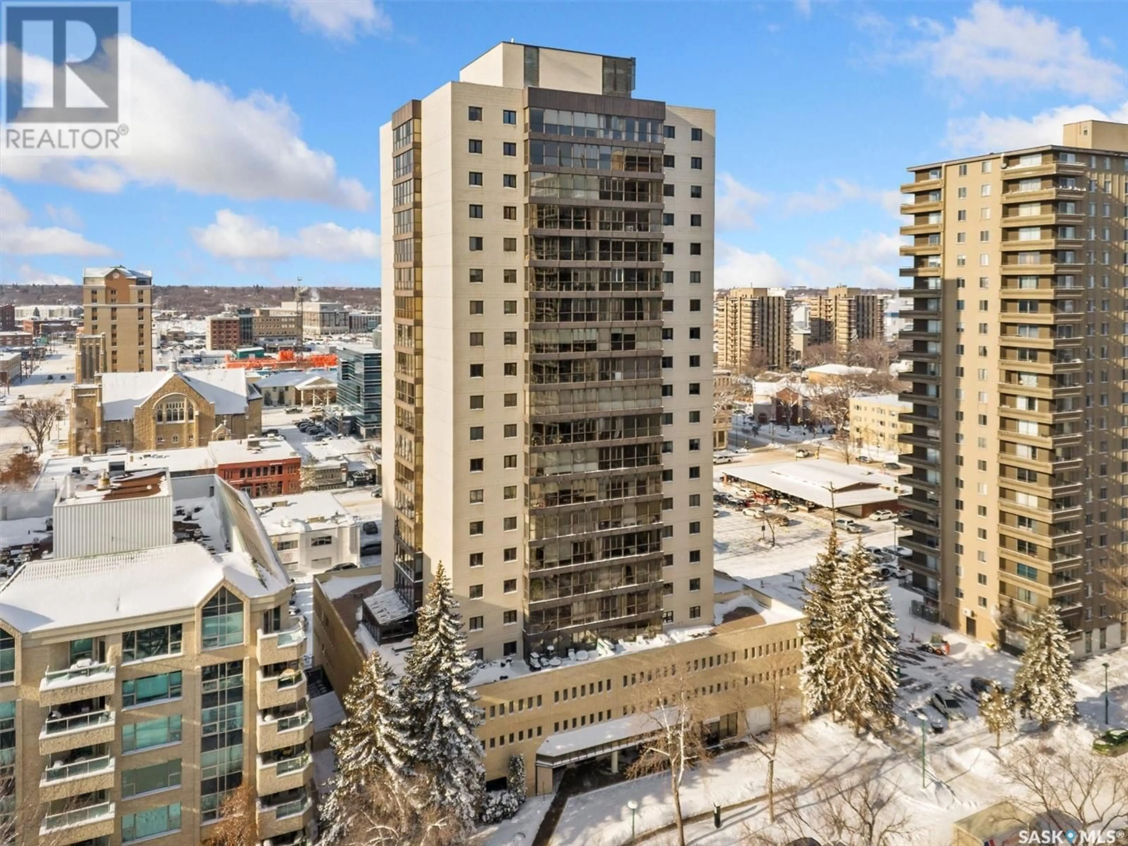 A pic from outside/outdoor area/front of a property/back of a property/a pic from drone, city buildings view from balcony for 902 315 5th AVENUE N, Saskatoon Saskatchewan S7K2P4